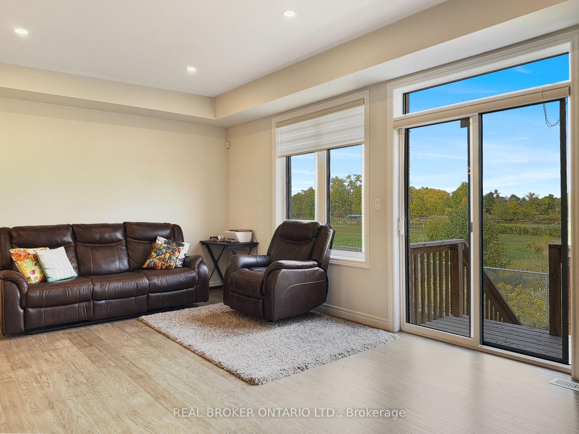 Photo 4 of 69 Lloyd Davies Way, Hamilton, Rural Glanbrook — HOMEH