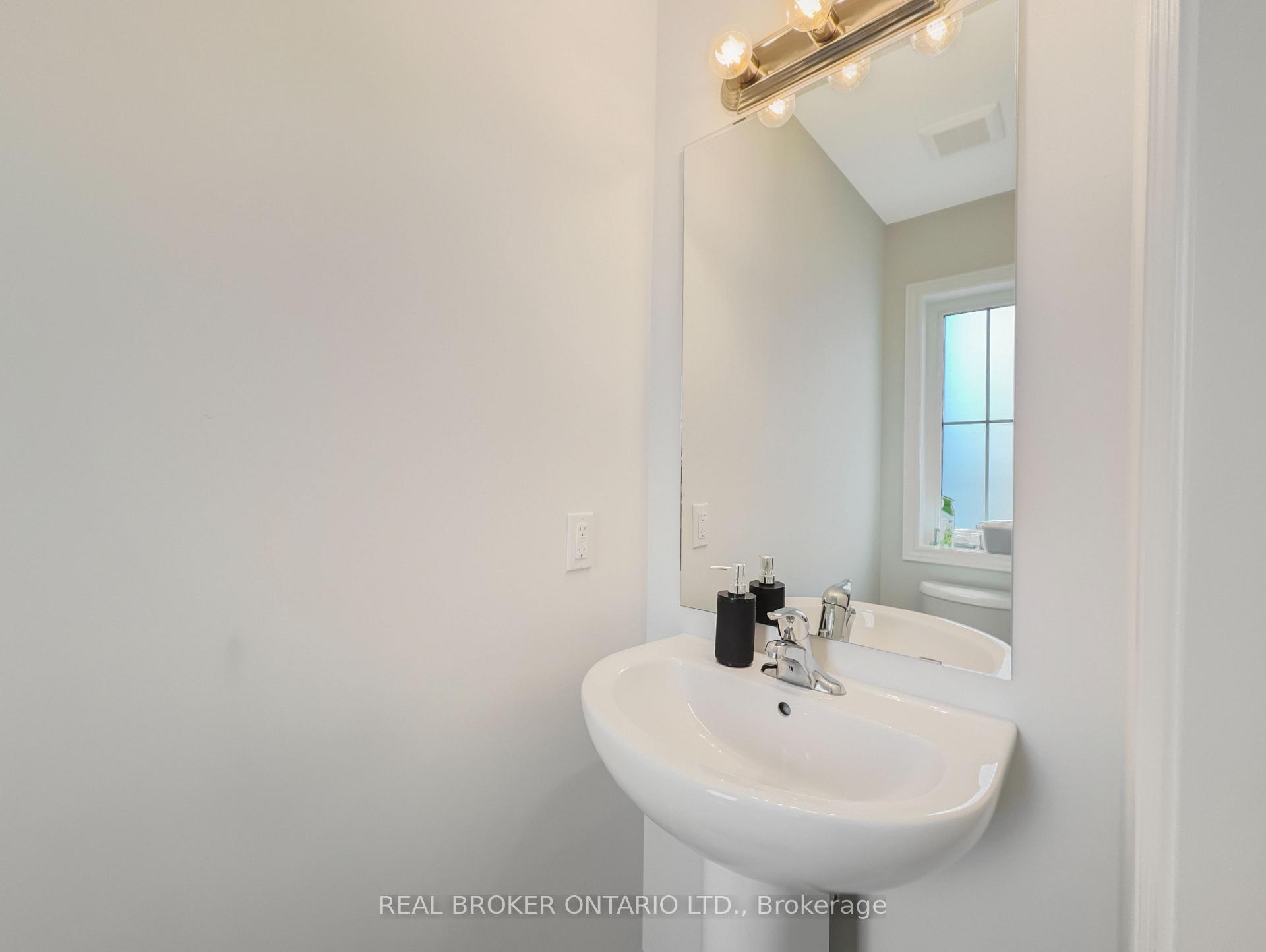 Photo 9 of 69 Lloyd Davies Way, Hamilton, Rural Glanbrook — HOMEH