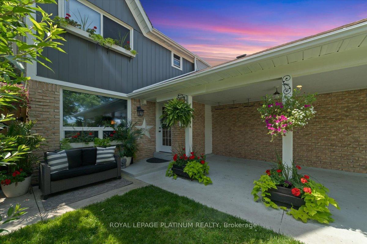 Photo 3 of 93 Elmvale Avenue, Brampton, Heart Lake West — HOMEH