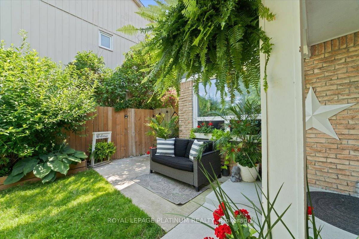 Photo 6 of 93 Elmvale Avenue, Brampton, Heart Lake West — HOMEH