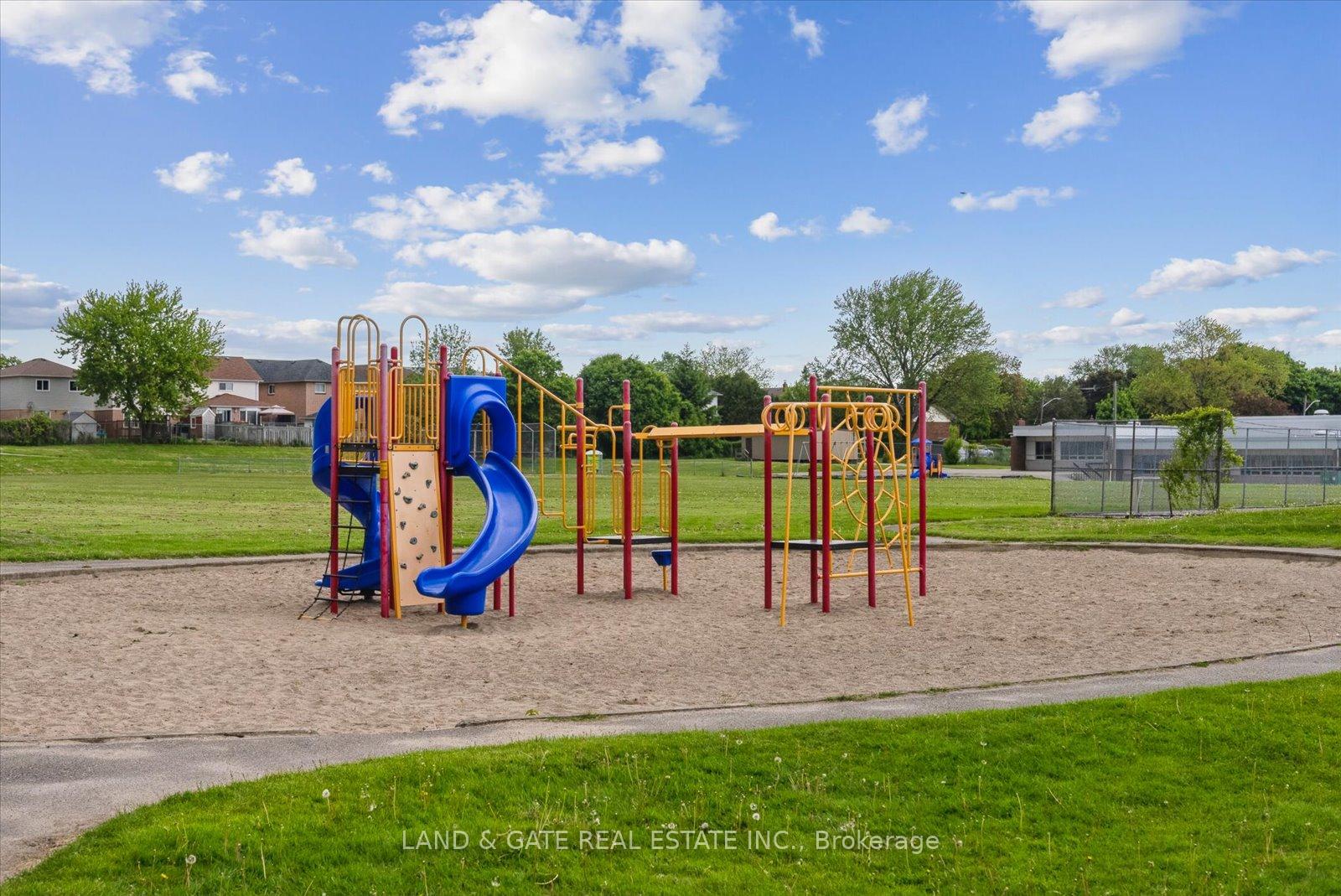 Photo 37 of 74 Lambs Lane, Clarington, Bowmanville — HOMEH