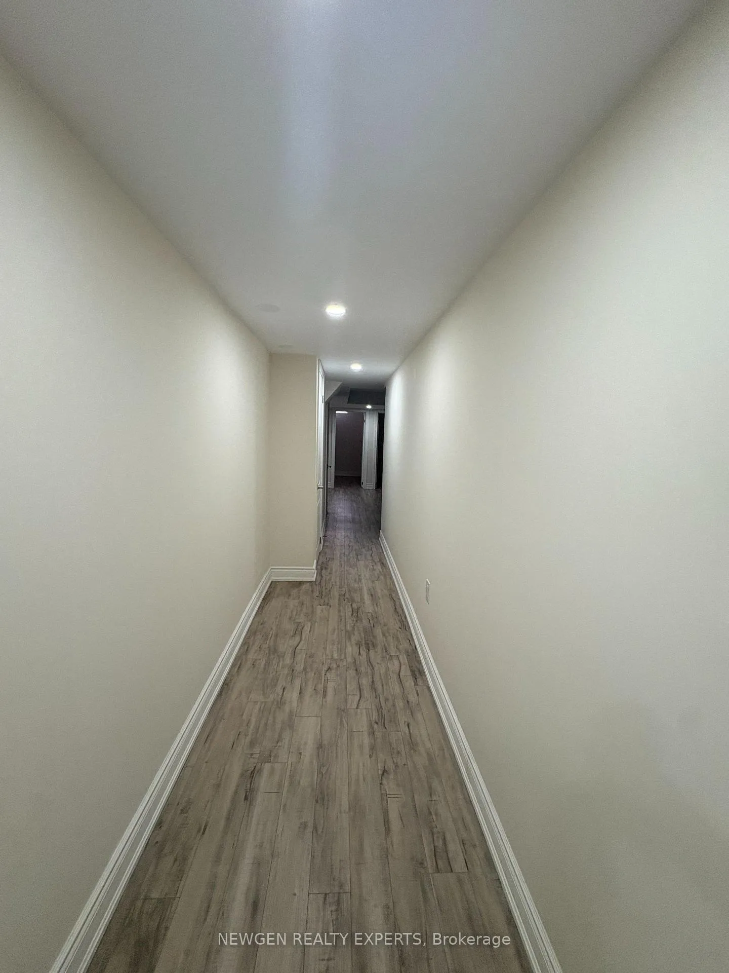 Photo 2 of Unit Basement, 102 Lanark Circle E, Brampton, Credit Valley — HOMEH