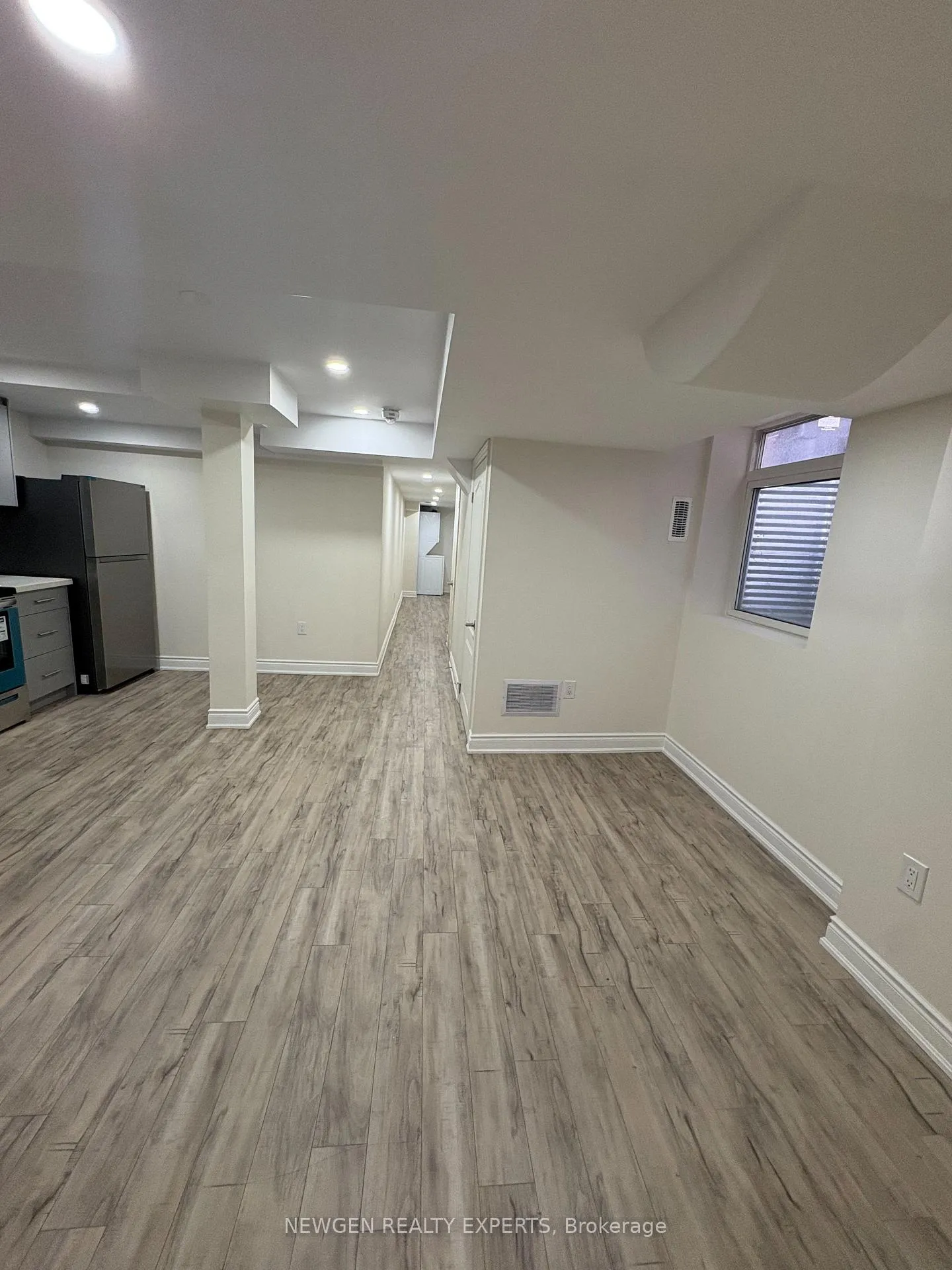Photo 4 of Unit Basement, 102 Lanark Circle E, Brampton, Credit Valley — HOMEH