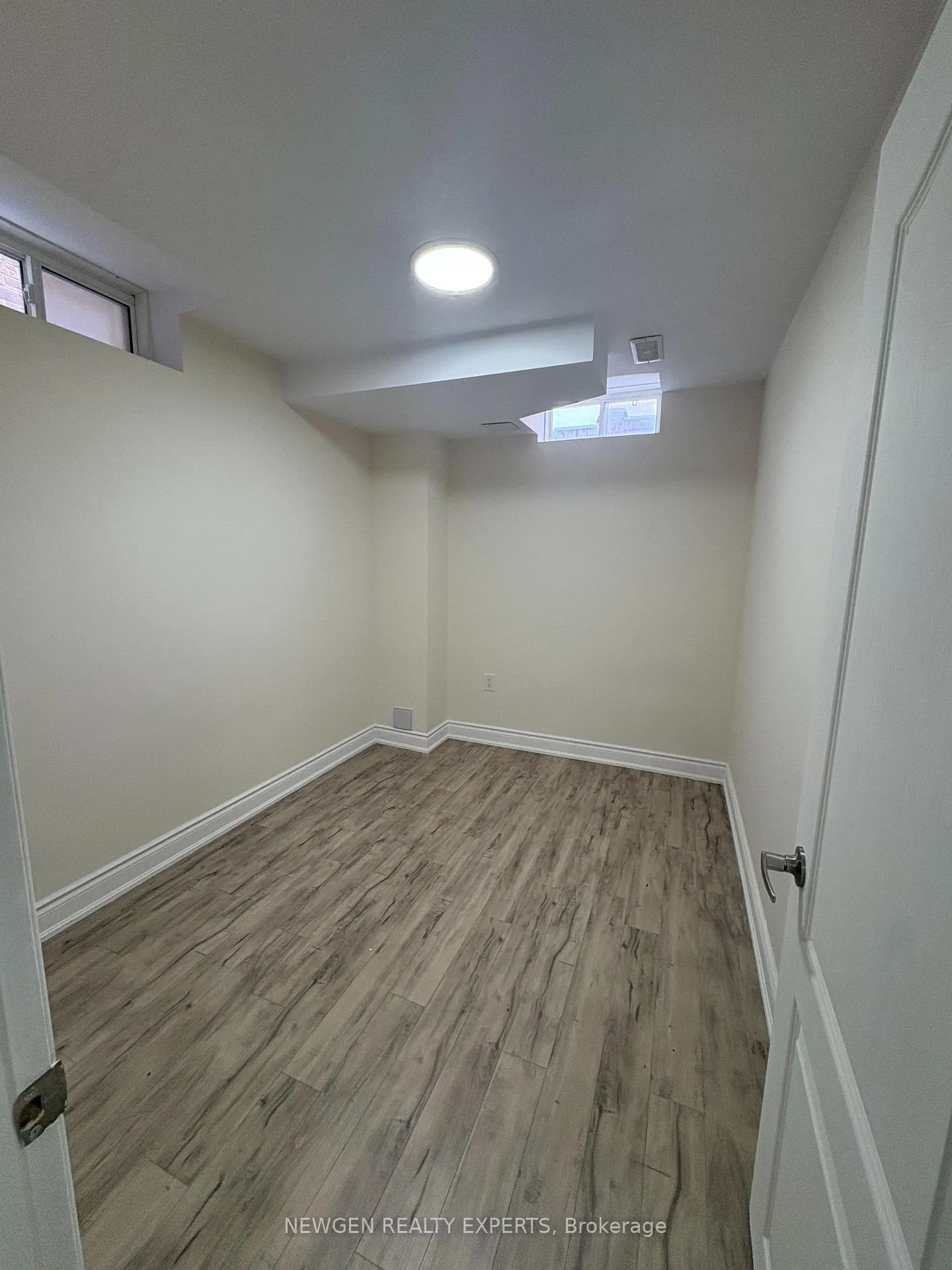 Photo 7 of Unit Basement, 102 Lanark Circle E, Brampton, Credit Valley — HOMEH