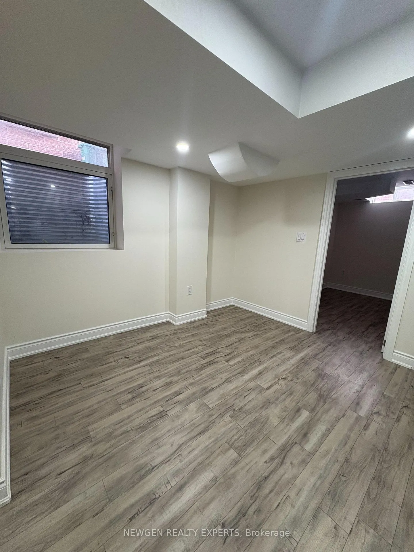 Photo 8 of Unit Basement, 102 Lanark Circle E, Brampton, Credit Valley — HOMEH