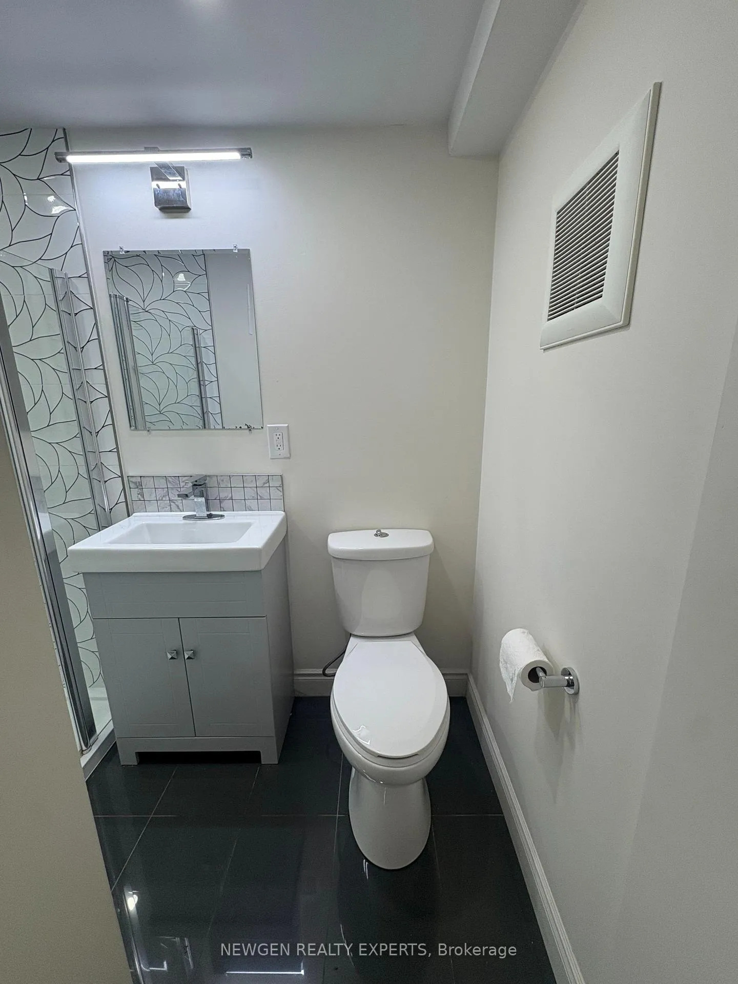 Photo 10 of Unit Basement, 102 Lanark Circle E, Brampton, Credit Valley — HOMEH