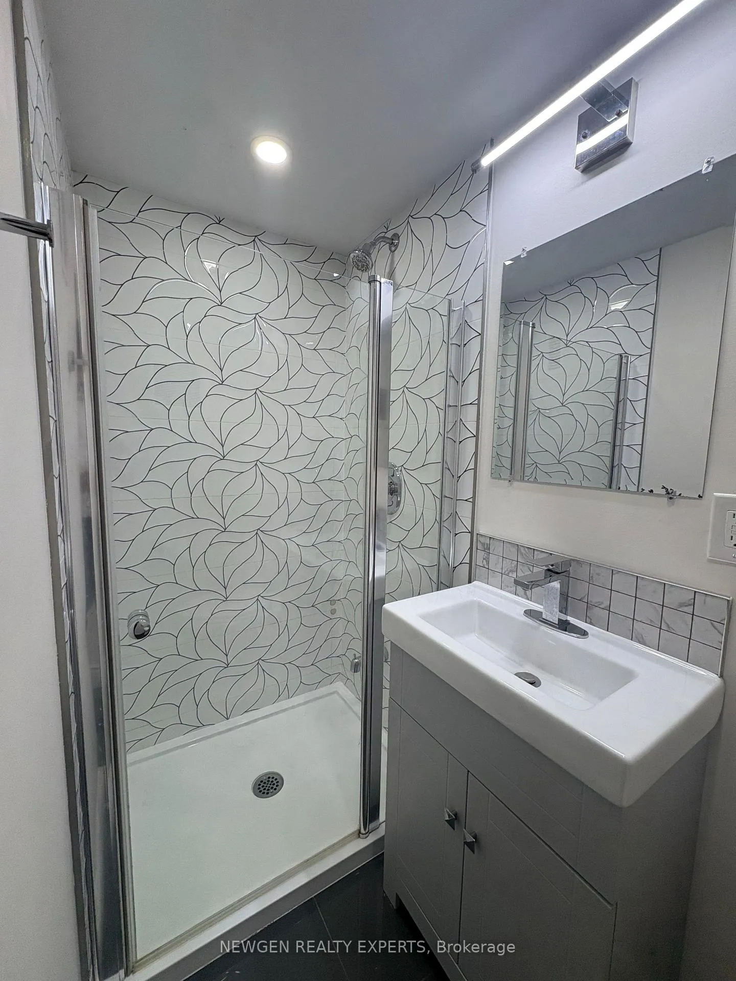 Photo 11 of Unit Basement, 102 Lanark Circle E, Brampton, Credit Valley — HOMEH