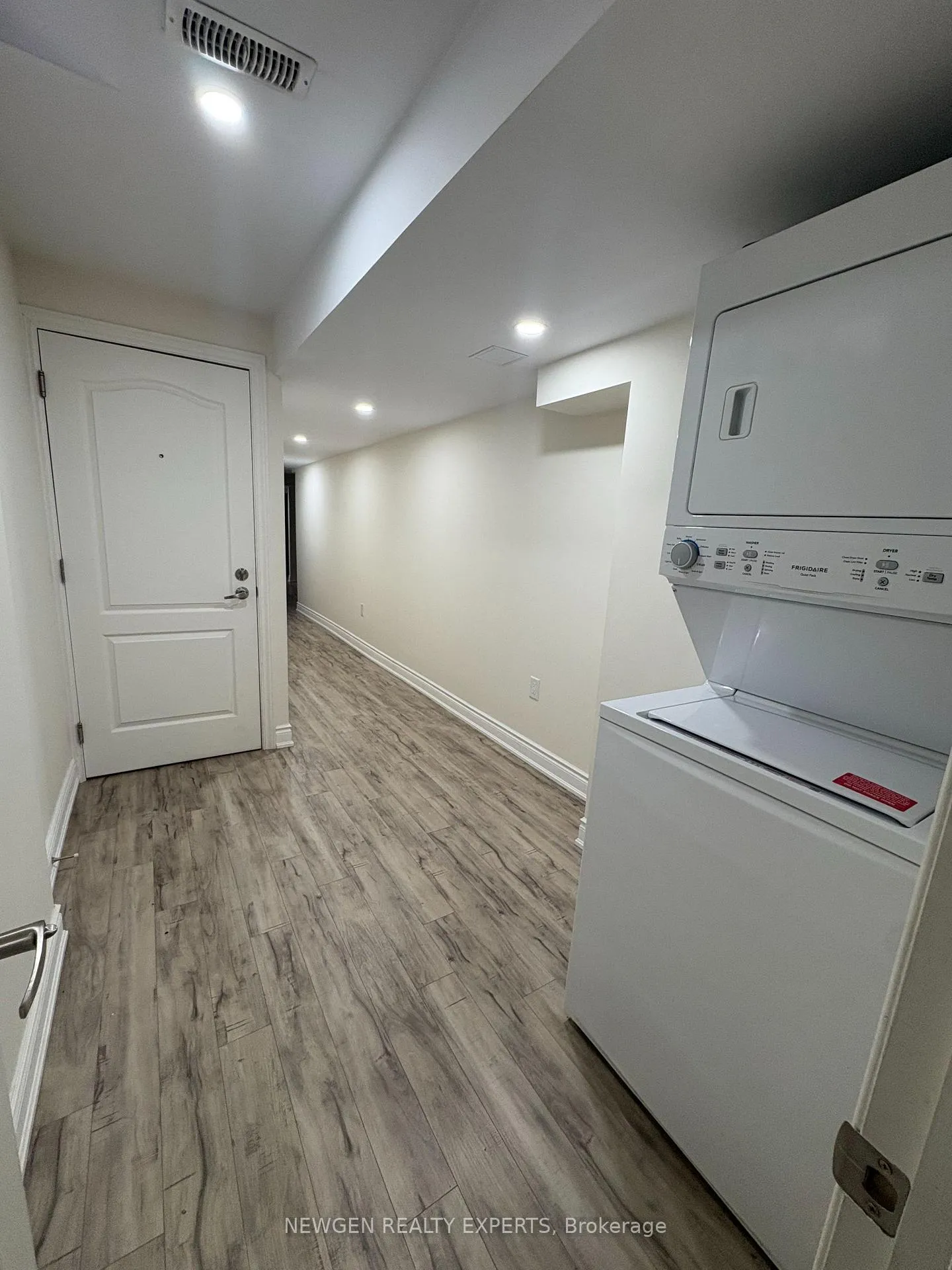 Photo 12 of Unit Basement, 102 Lanark Circle E, Brampton, Credit Valley — HOMEH