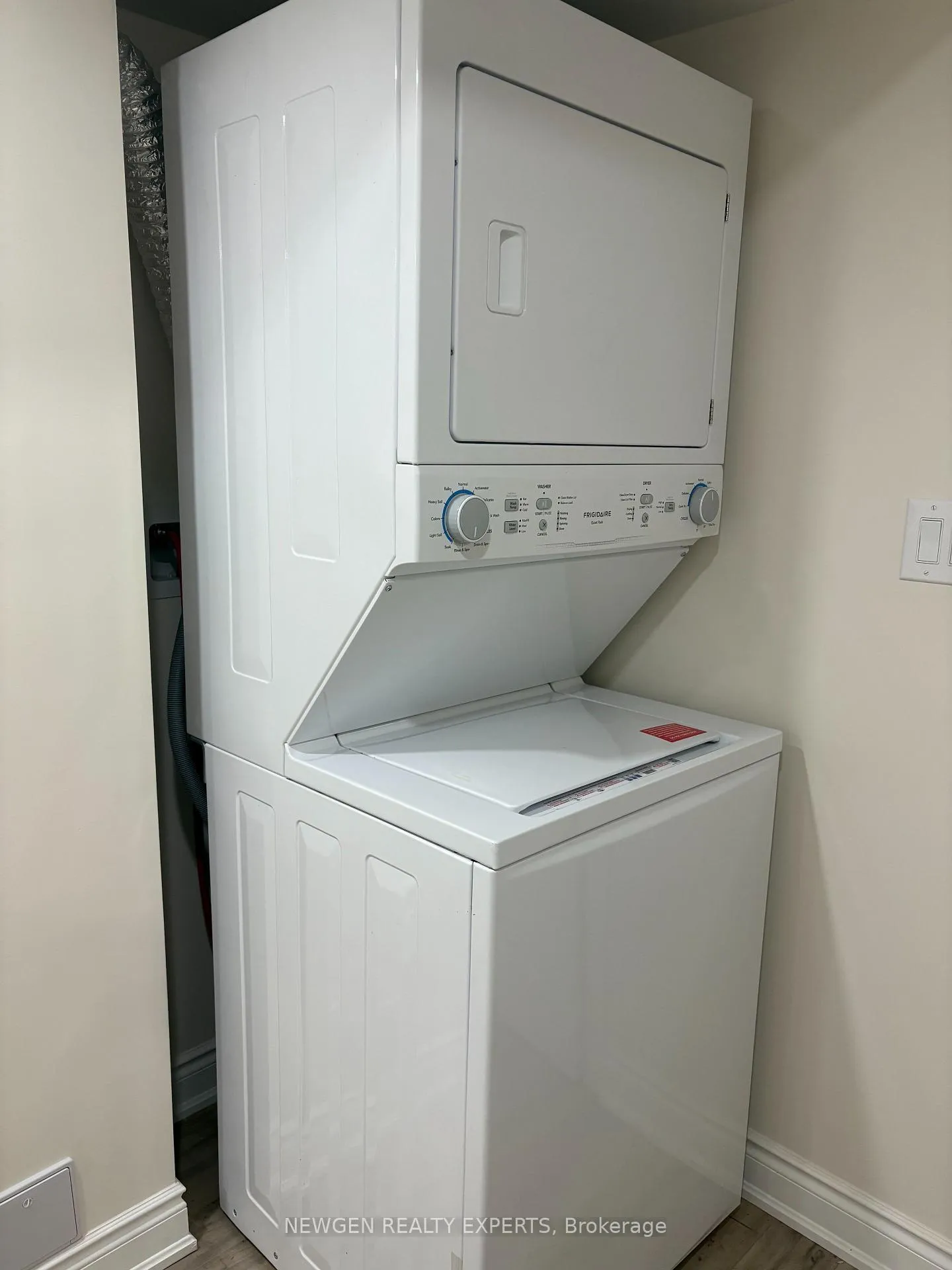 Photo 13 of Unit Basement, 102 Lanark Circle E, Brampton, Credit Valley — HOMEH