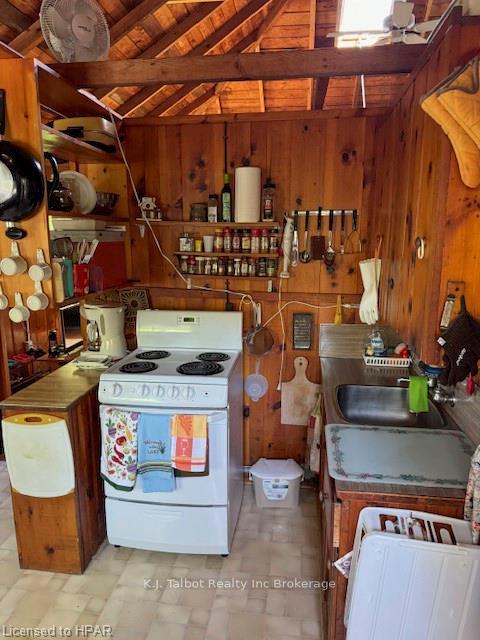 Photo 3 of 75537 Elliot St, Bluewater, Bayfield — HOMEH