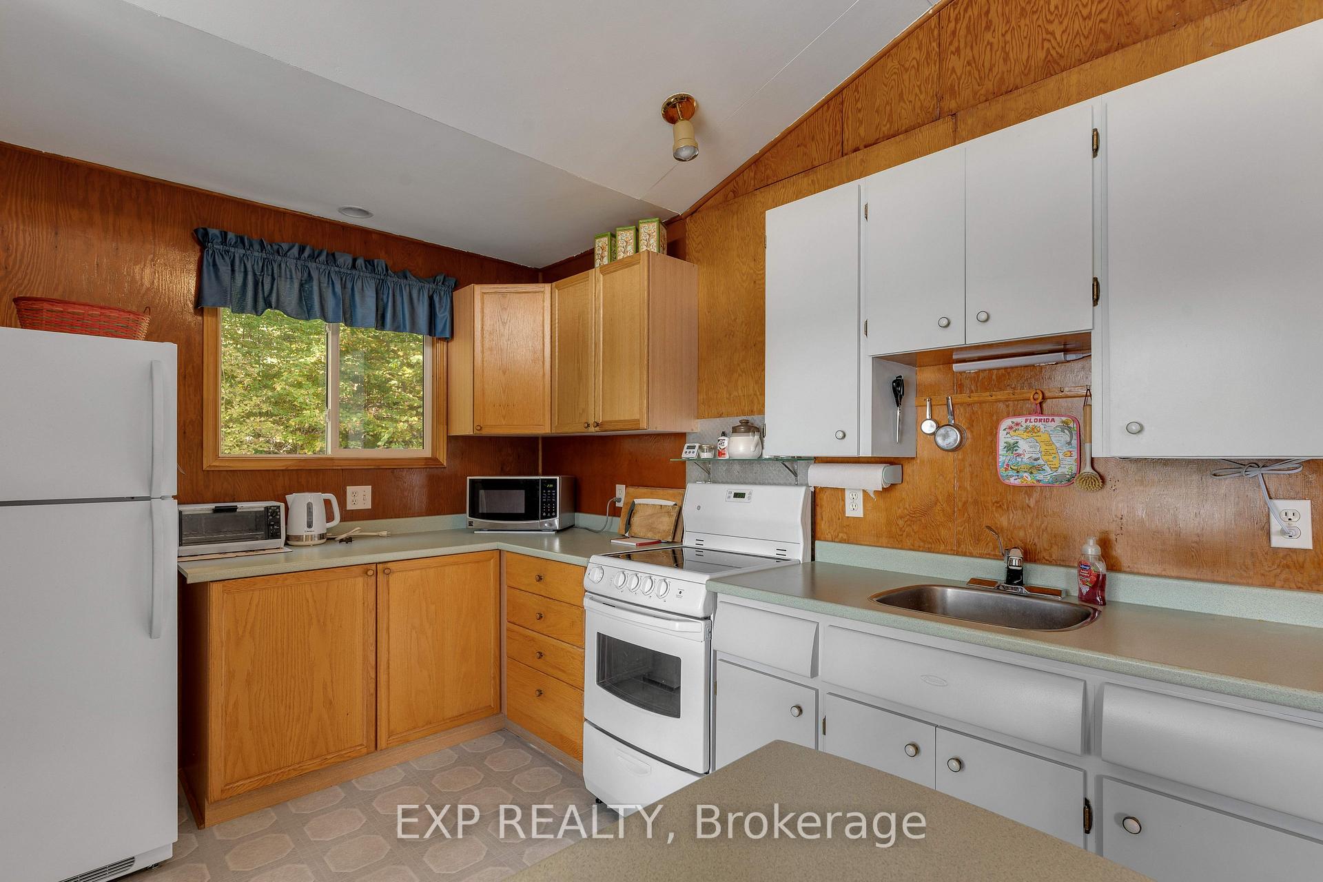 Photo 8 of 1030 Pete's Lane, Frontenac, Frontenac South — HOMEH