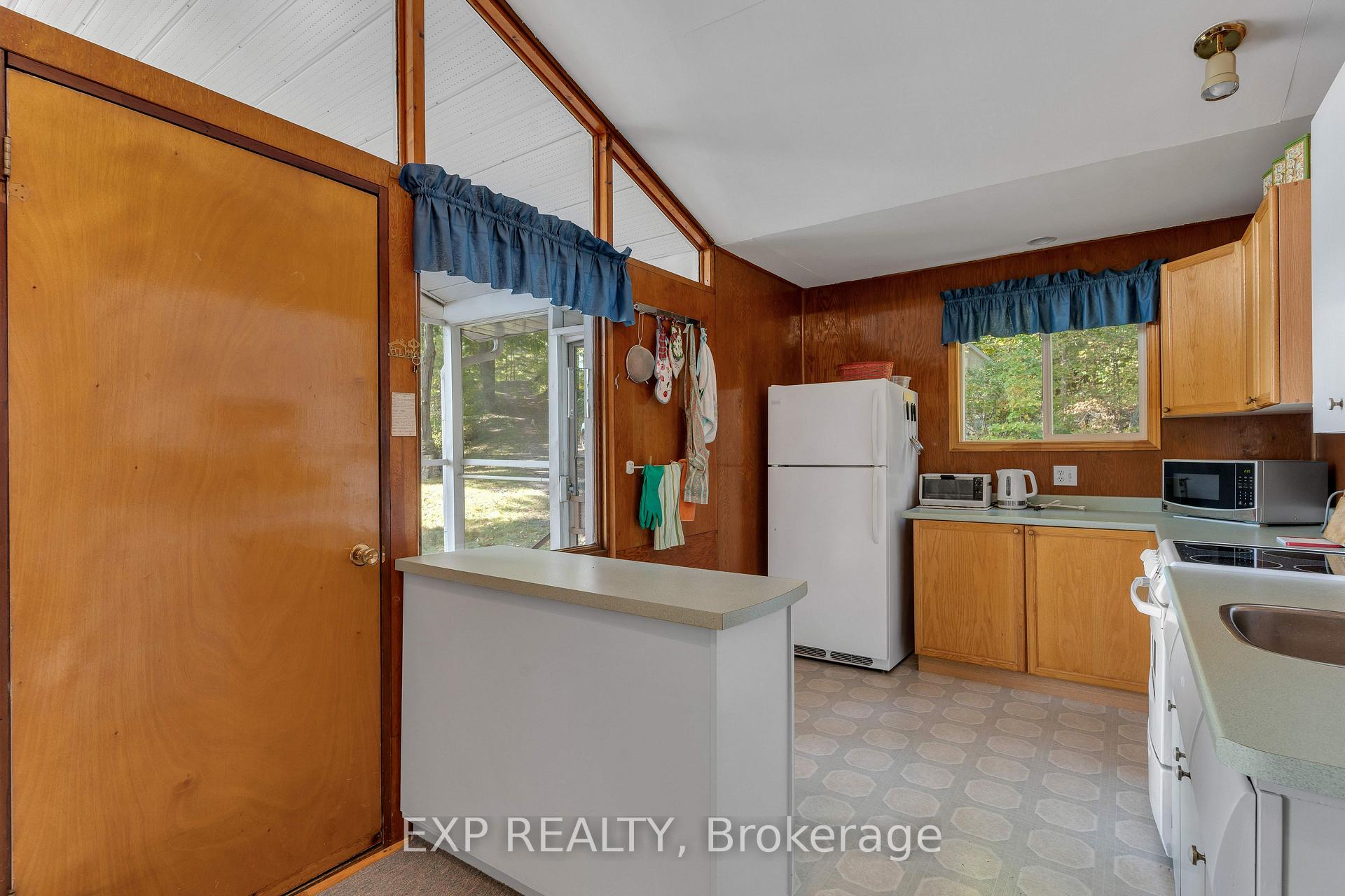 Photo 9 of 1030 Pete's Lane, Frontenac, Frontenac South — HOMEH
