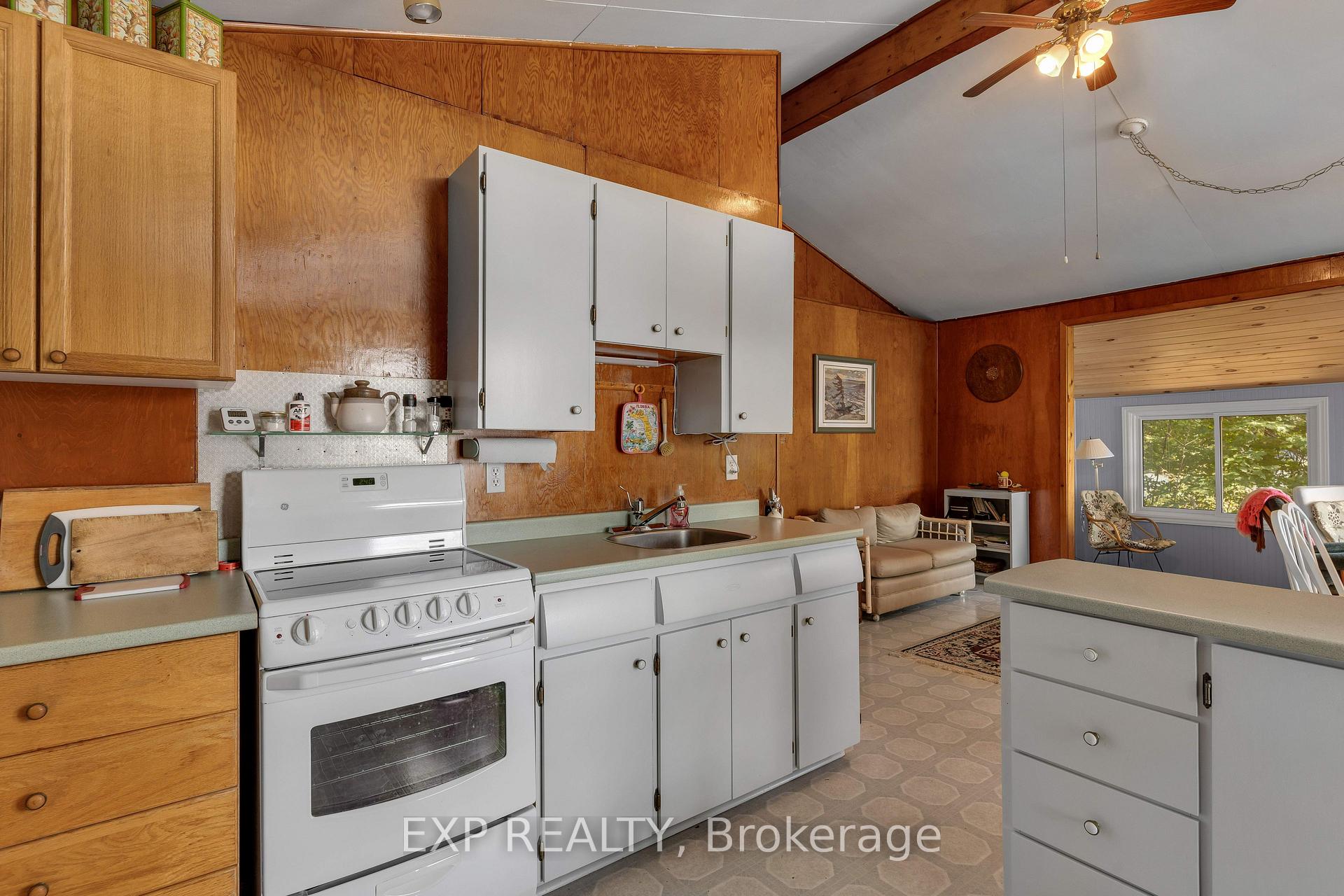 Photo 10 of 1030 Pete's Lane, Frontenac, Frontenac South — HOMEH