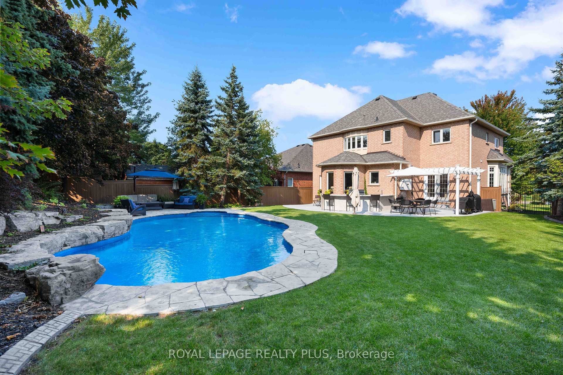 Photo 2 of 11 Treeview Crescent, Caledon, Rural Caledon — HOMEH