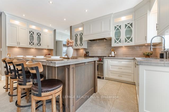 Photo 18 of 11 Treeview Crescent, Caledon, Rural Caledon — HOMEH