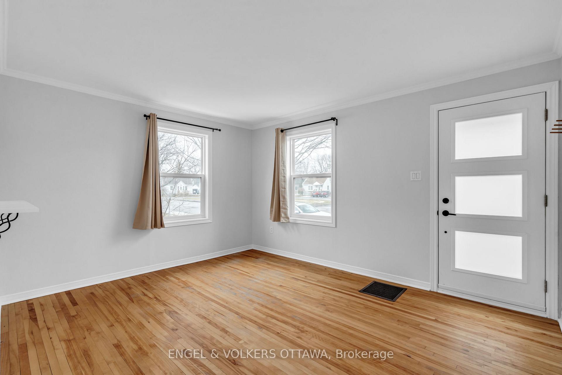 Photo 8 of 141 Crerar Avenue, Ottawa, Carlington — HOMEH