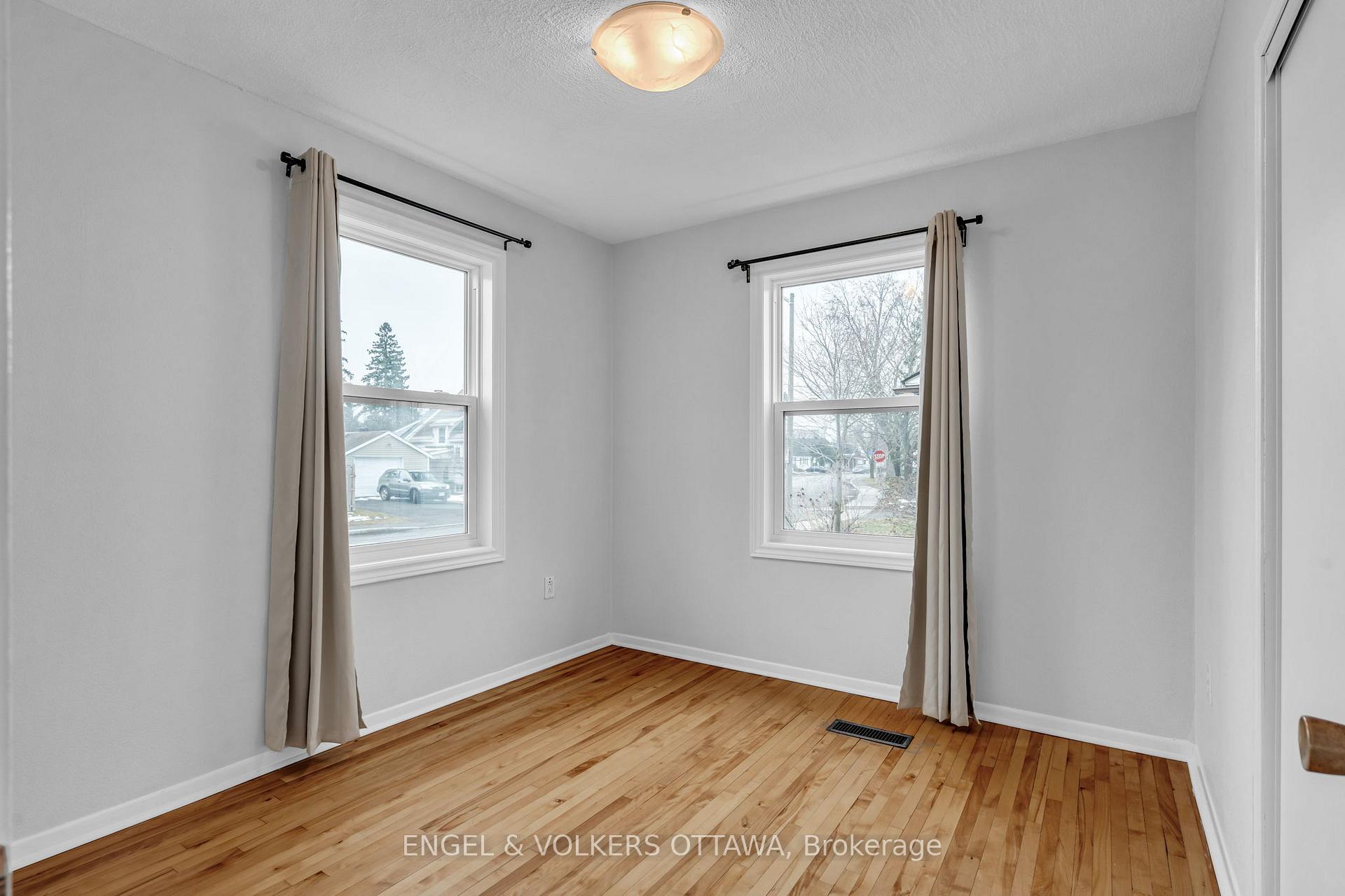 Photo 5 of 141 Crerar Avenue, Ottawa, Carlington — HOMEH