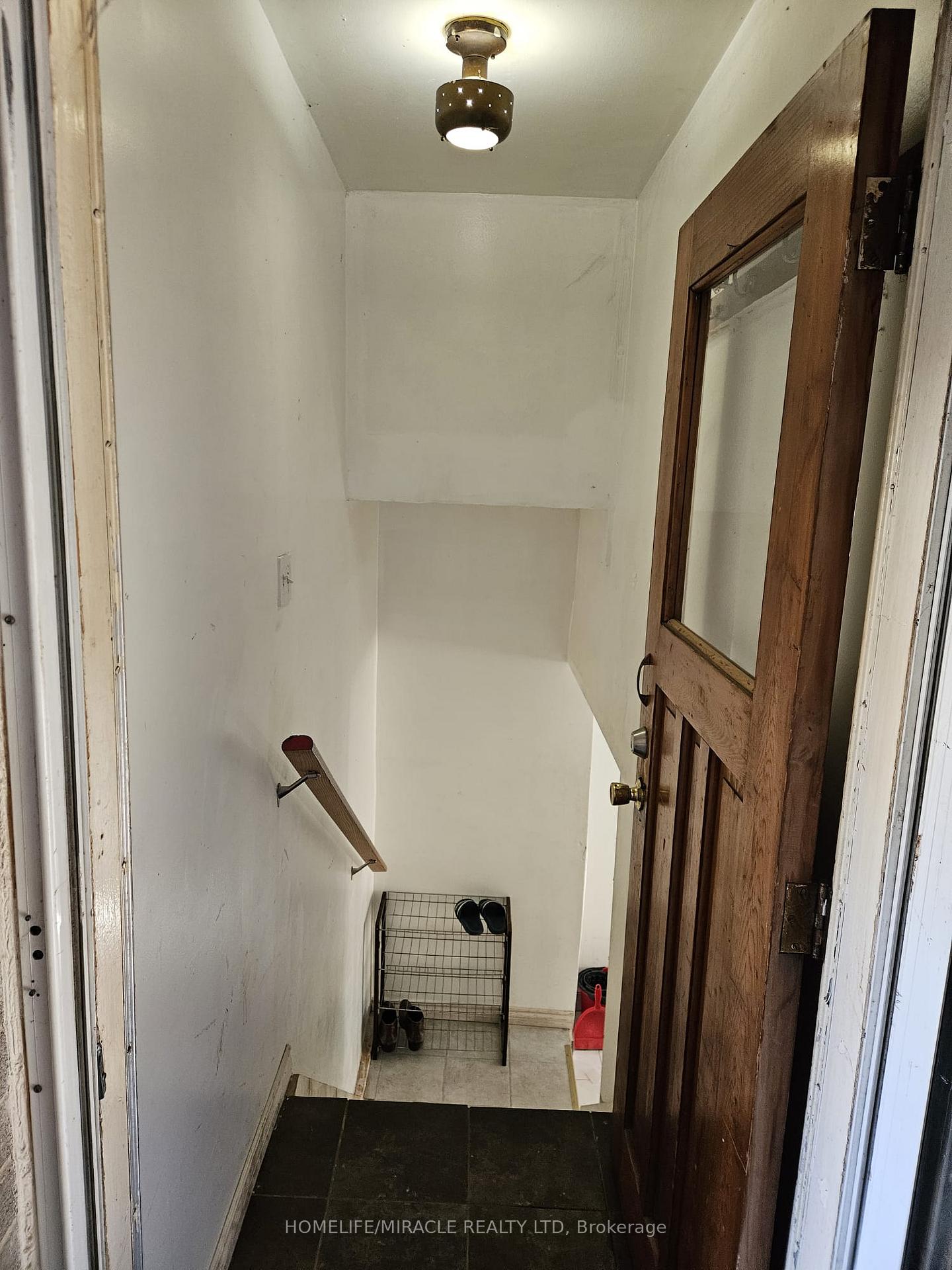 Photo 3 of Unit Basement, 89 Aloma Crescent, Brampton, Avondale — HOMEH