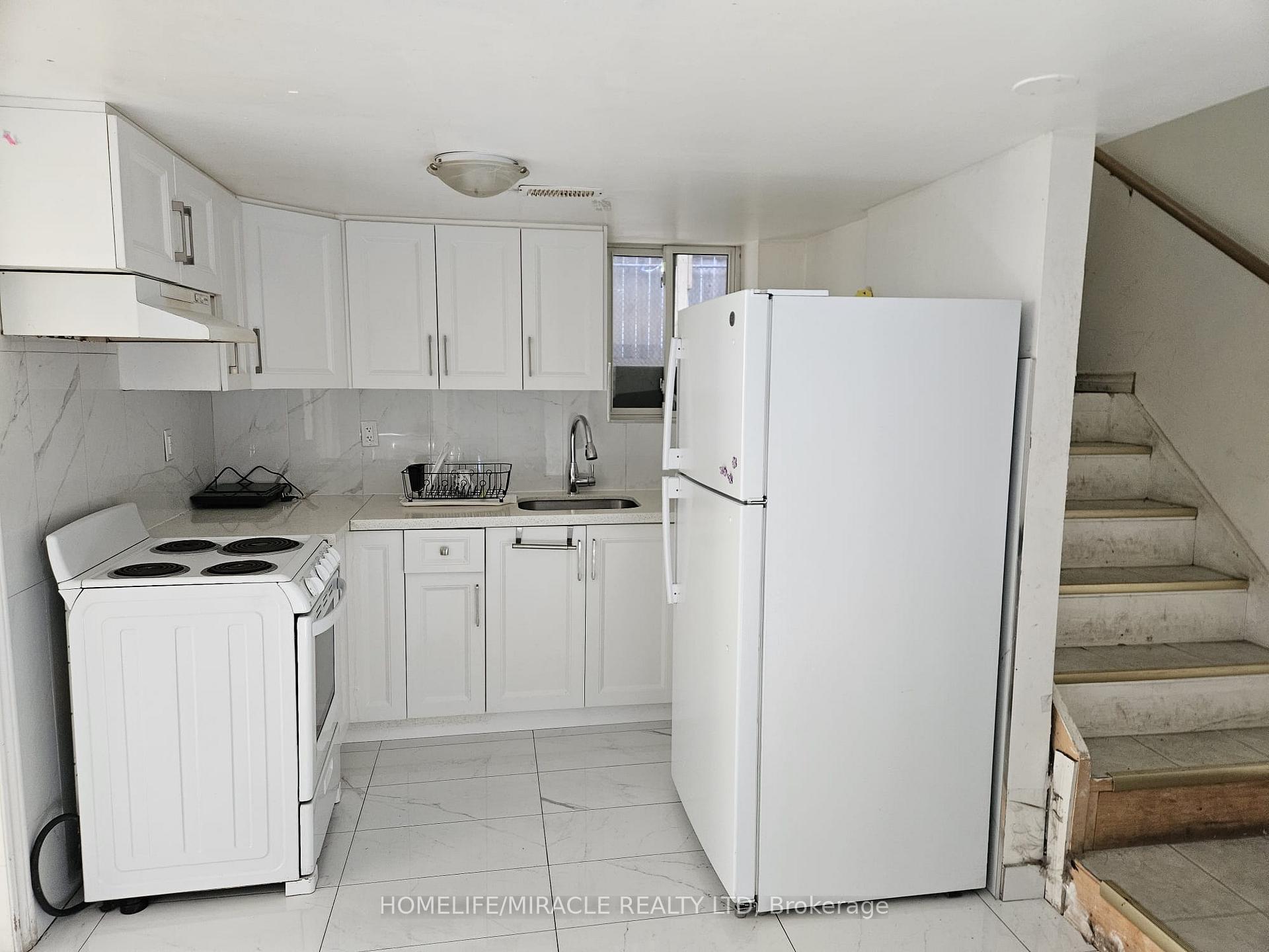 Photo 4 of Unit Basement, 89 Aloma Crescent, Brampton, Avondale — HOMEH