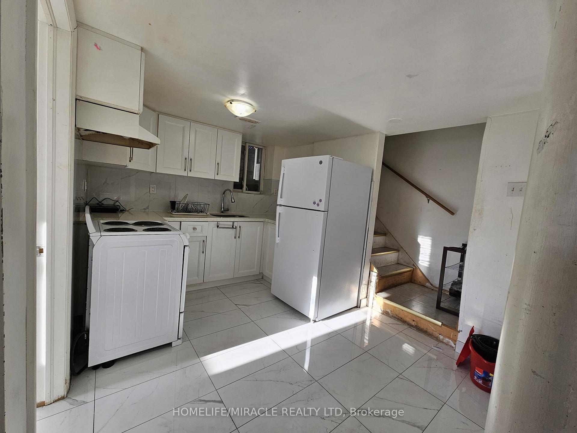 Photo 5 of Unit Basement, 89 Aloma Crescent, Brampton, Avondale — HOMEH