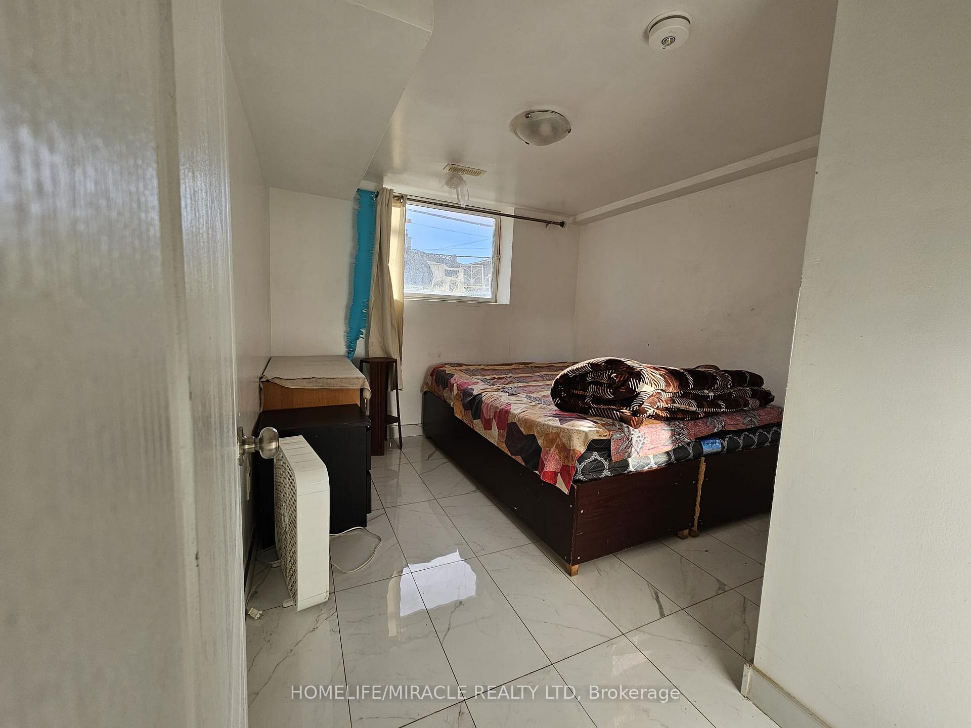Photo 8 of Unit Basement, 89 Aloma Crescent, Brampton, Avondale — HOMEH