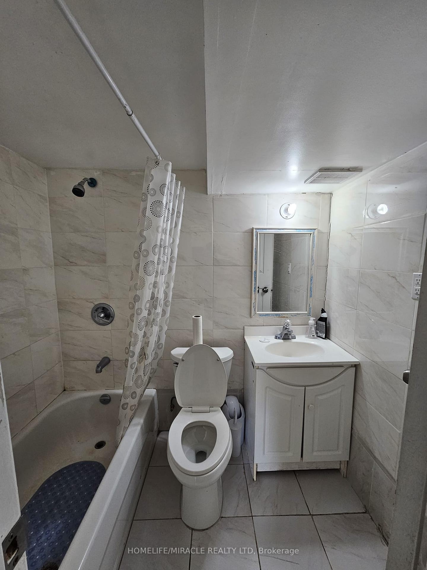 Photo 9 of Unit Basement, 89 Aloma Crescent, Brampton, Avondale — HOMEH