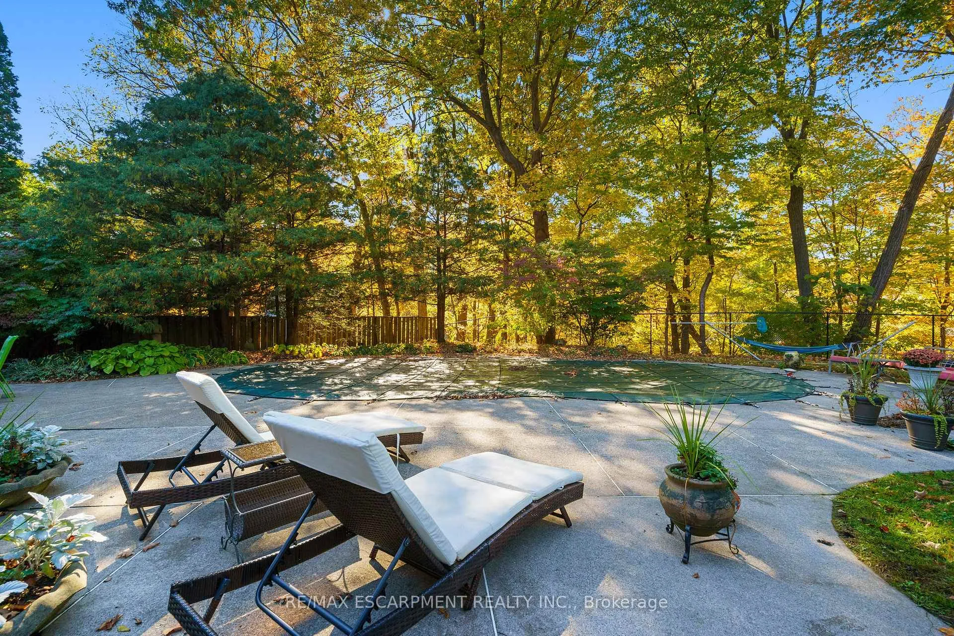 Photo 2 of 75 Terrace Drive, Hamilton, Dundas — HOMEH