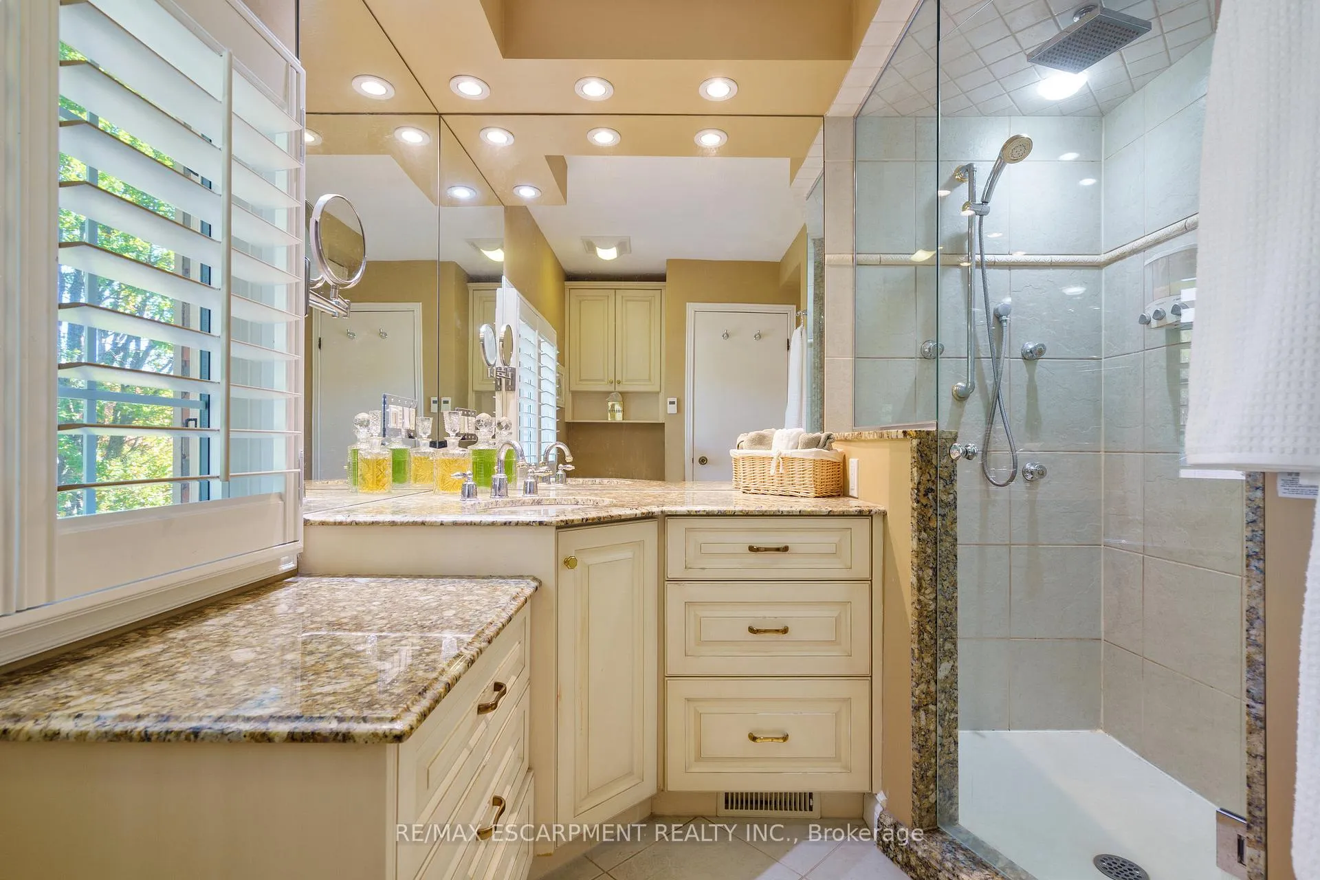 Photo 35 of 75 Terrace Drive, Hamilton, Dundas — HOMEH