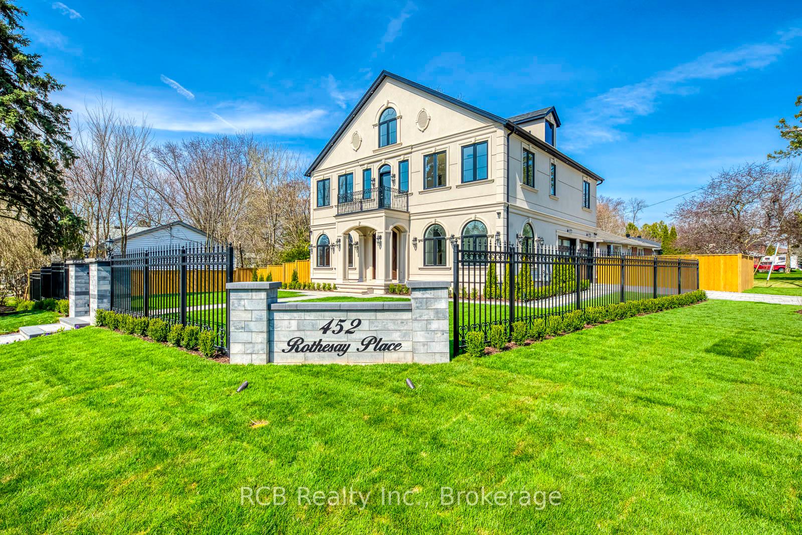 Front of 452 Rothesay Place