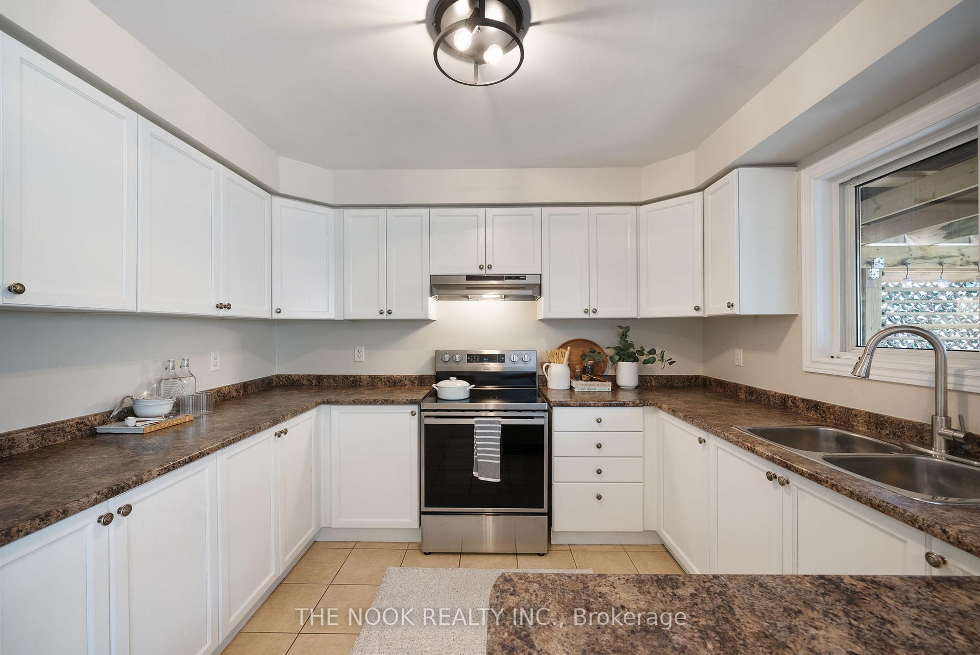 Photo 18 of 117 Dadson Drive, Clarington, Bowmanville — HOMEH