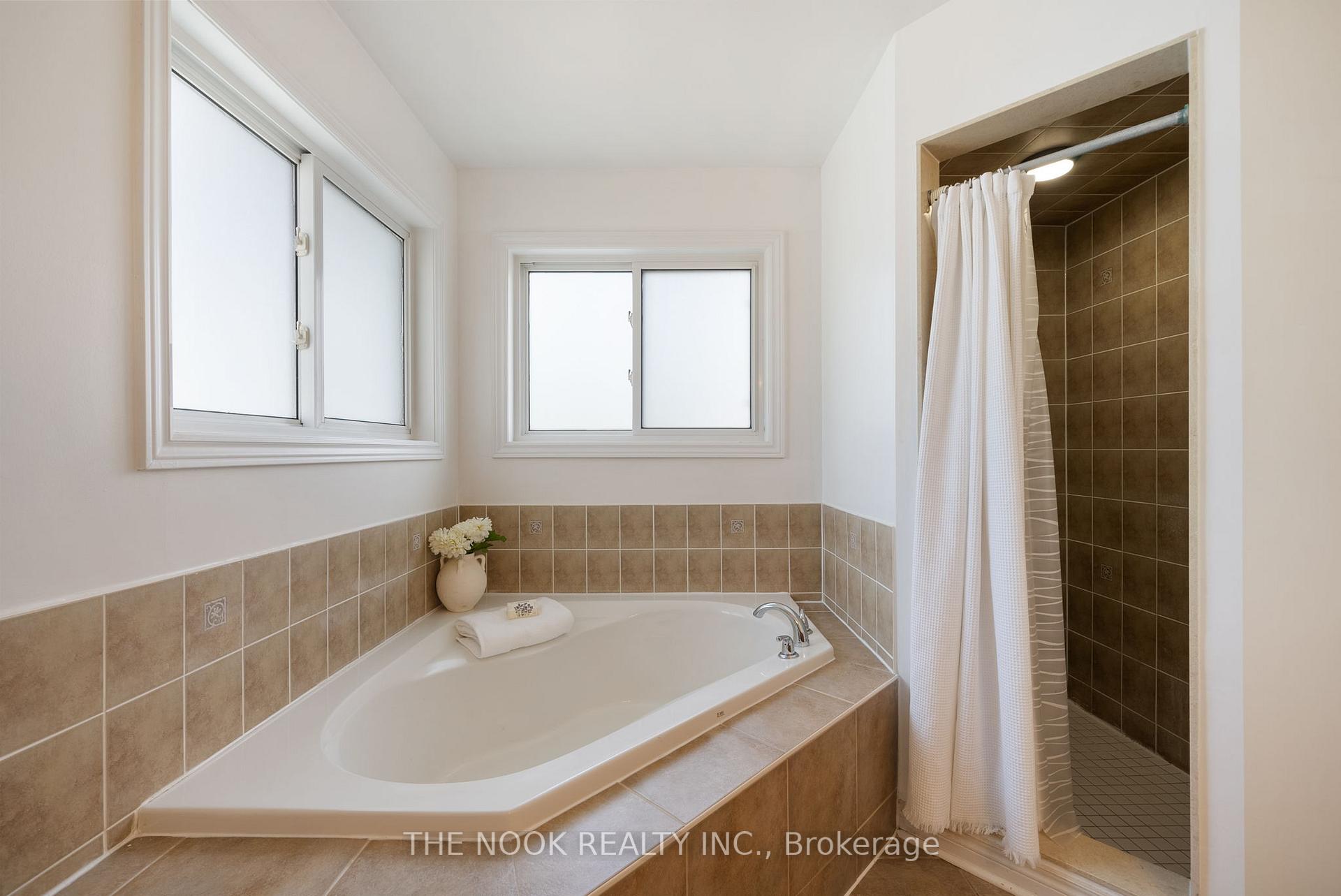 Photo 26 of 117 Dadson Drive, Clarington, Bowmanville — HOMEH