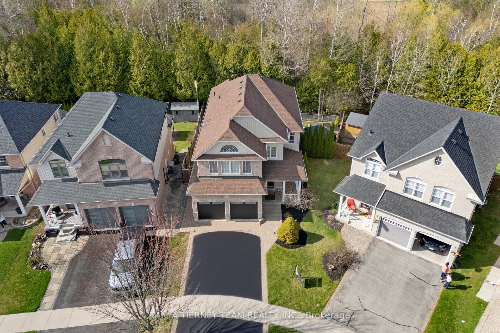 Photo 1 of 170 Sleeman Square, Clarington, Courtice — HOMEH