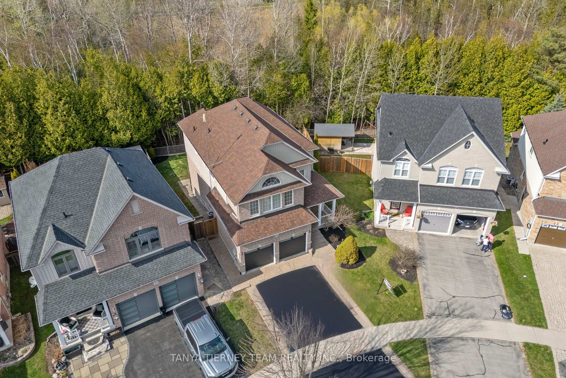 Photo 4 of 170 Sleeman Square, Clarington, Courtice — HOMEH