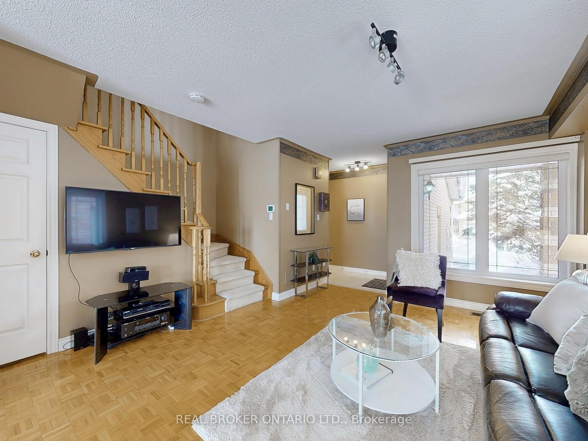 Photo 10 of 24 Highmore Avenue, Caledon, Bolton East — HOMEH