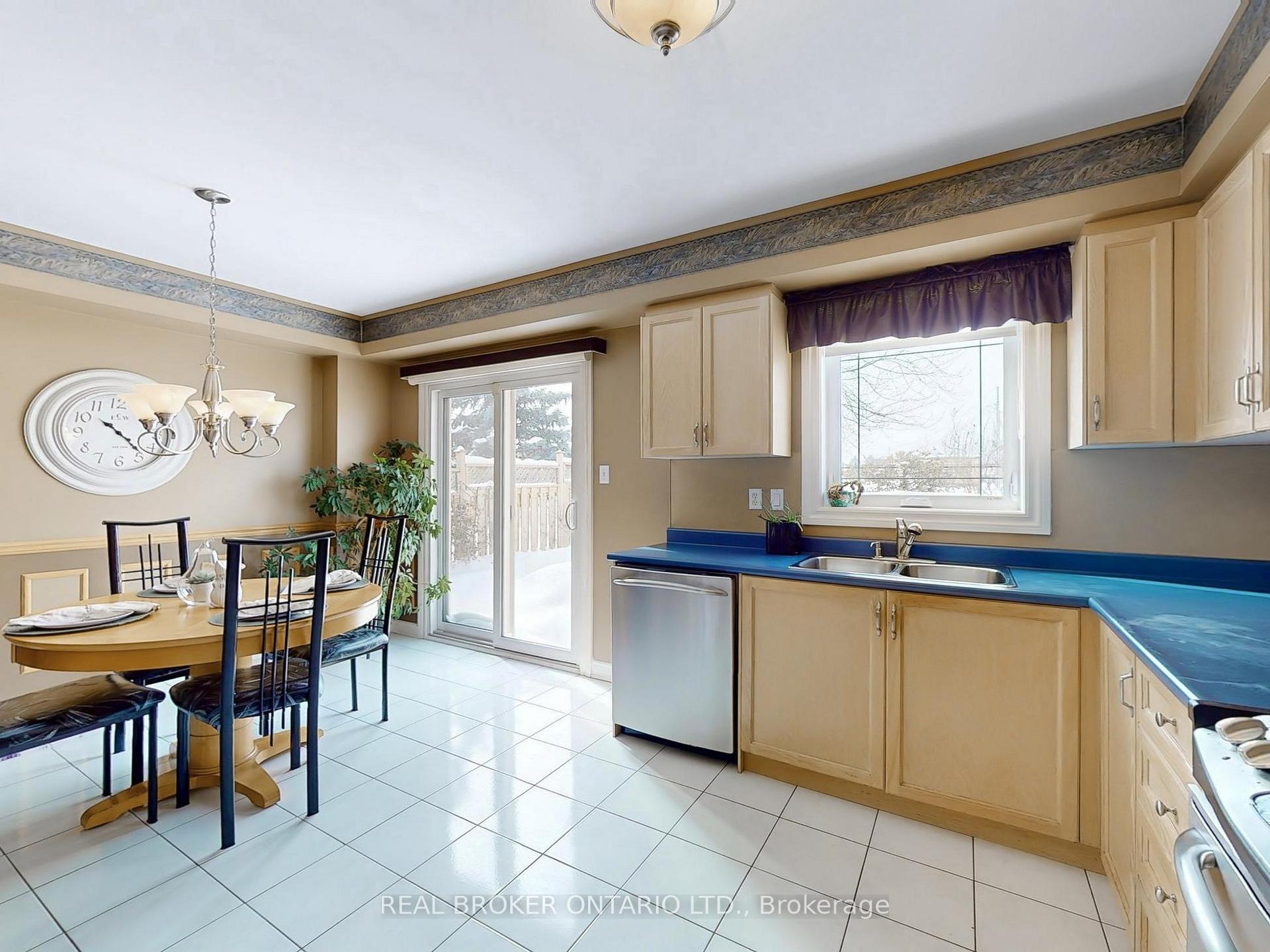 Photo 13 of 24 Highmore Avenue, Caledon, Bolton East — HOMEH