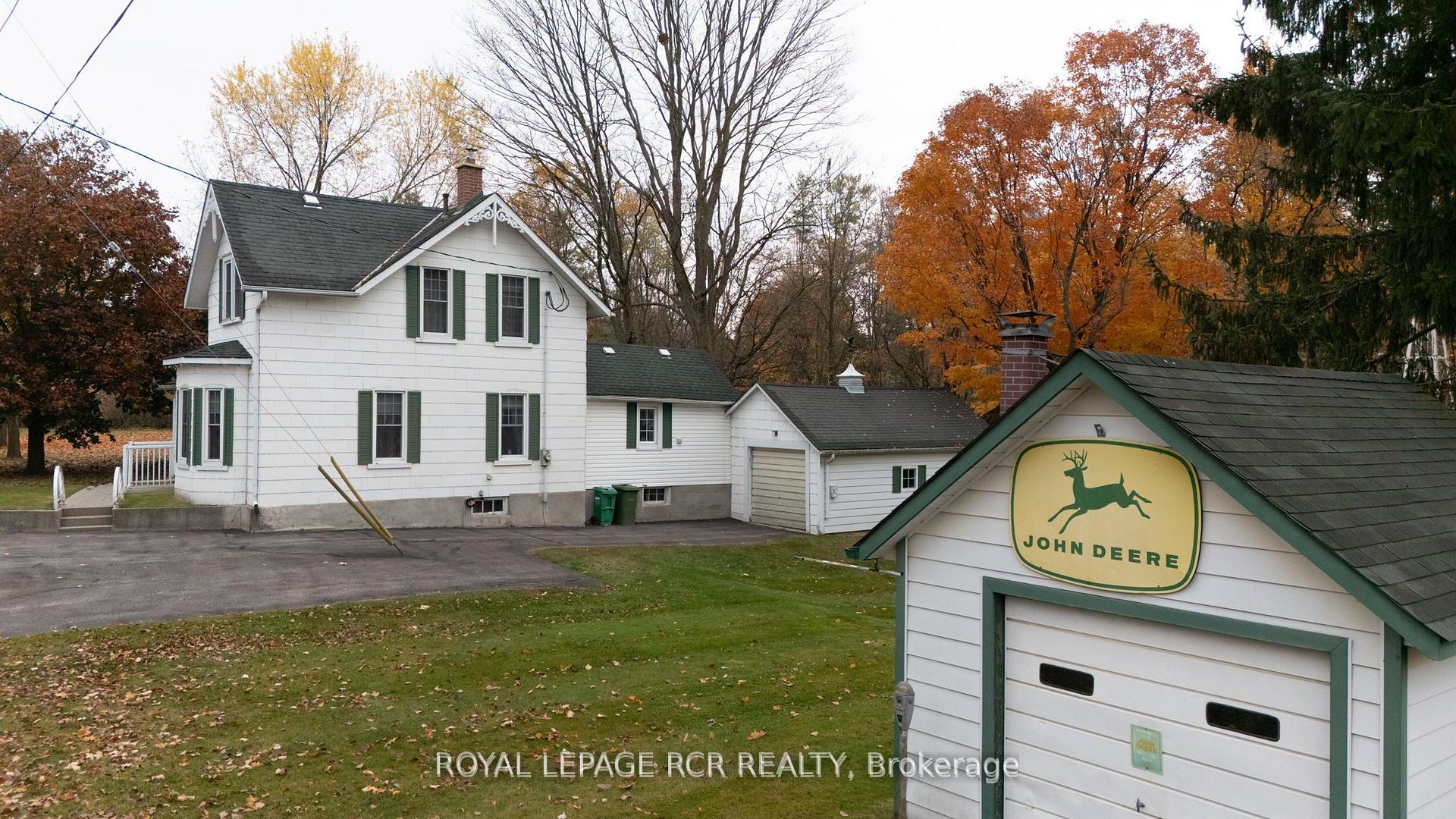 Photo 3 of 33 Pine Avenue, Caledon, Palgrave — HOMEH