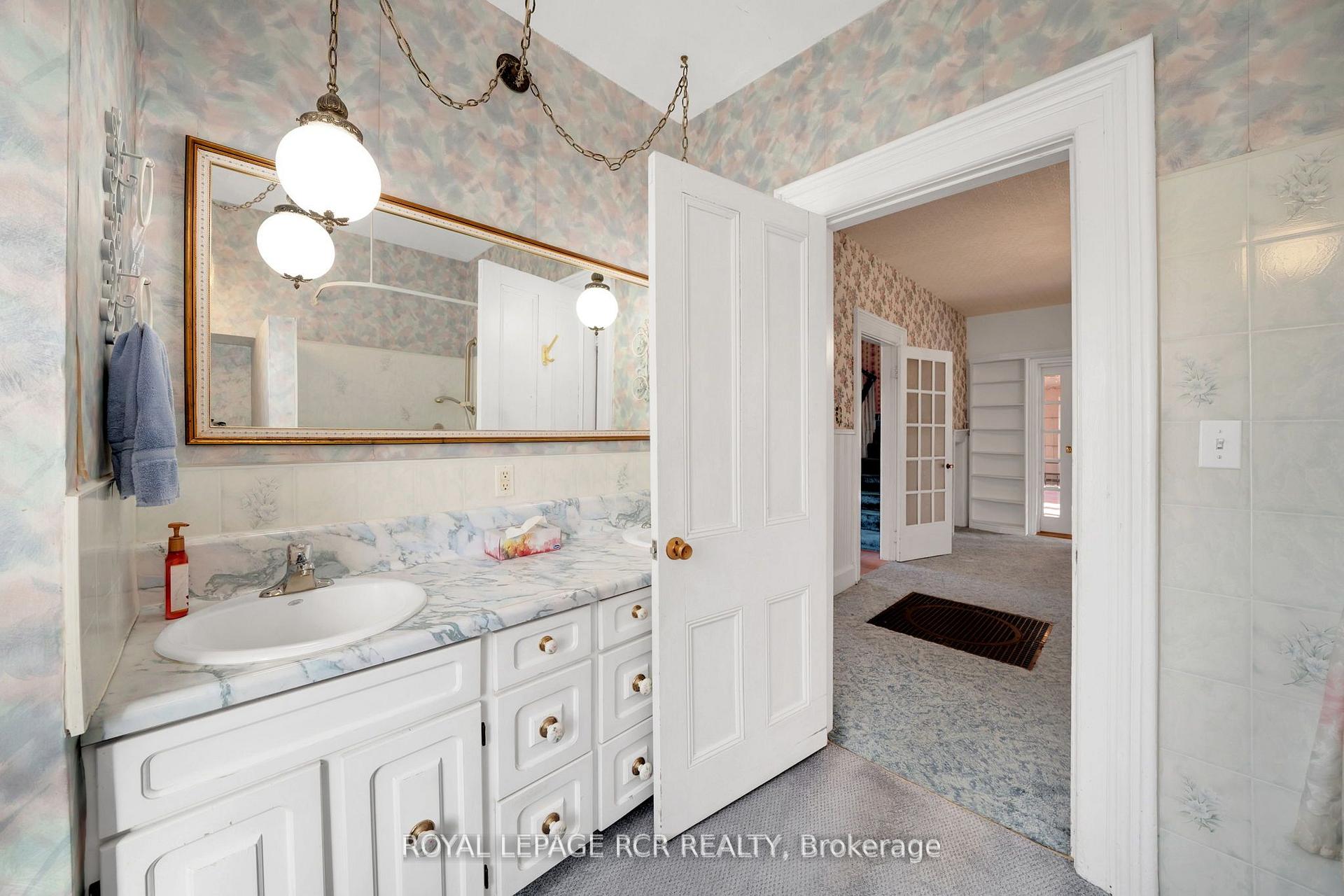 Photo 15 of 33 Pine Avenue, Caledon, Palgrave — HOMEH