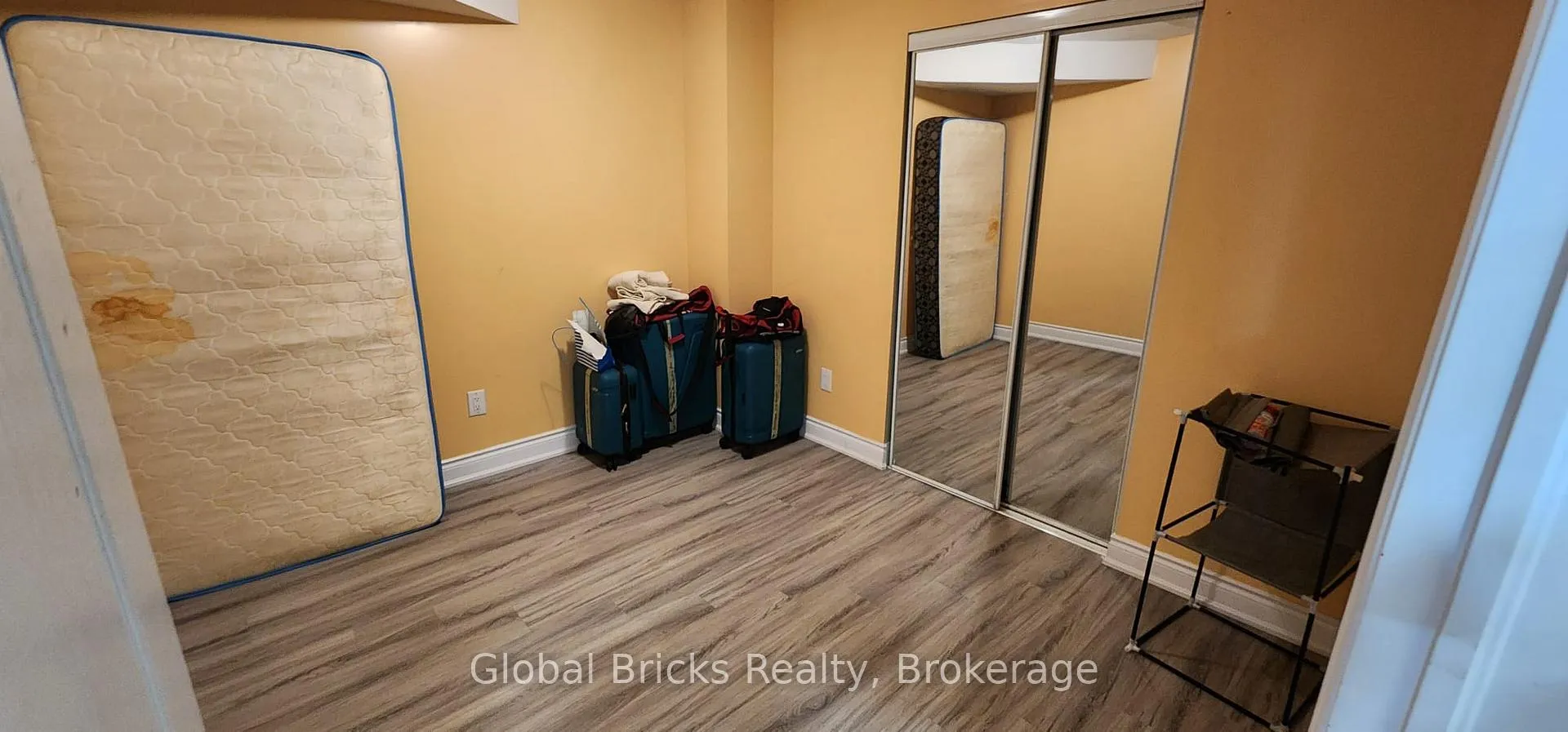 Photo 6 of 54 Germain Circle, Brampton, Credit Valley — HOMEH