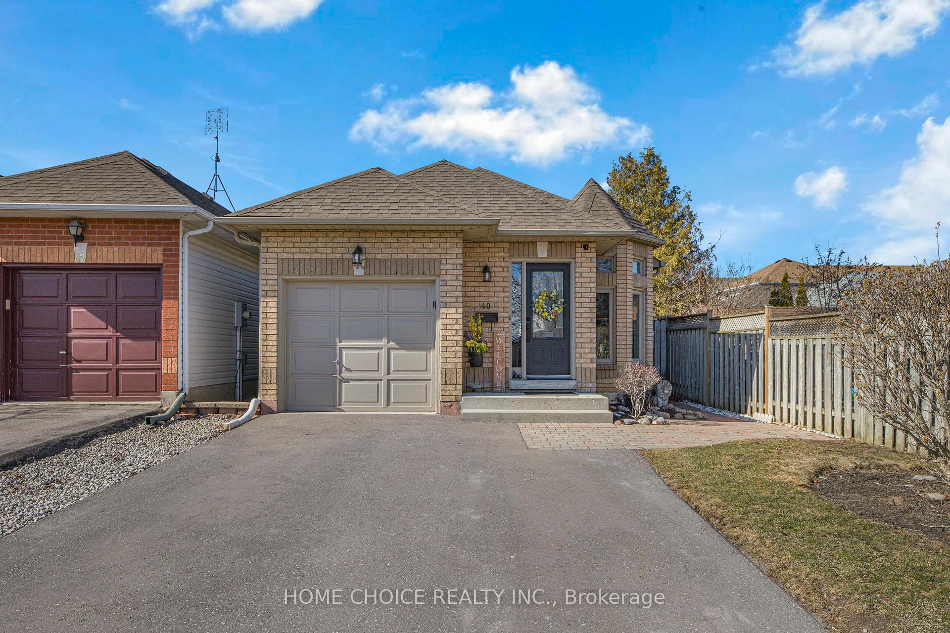 Photo 2 of 40 Meadowview Boulevard, Clarington, Bowmanville — HOMEH