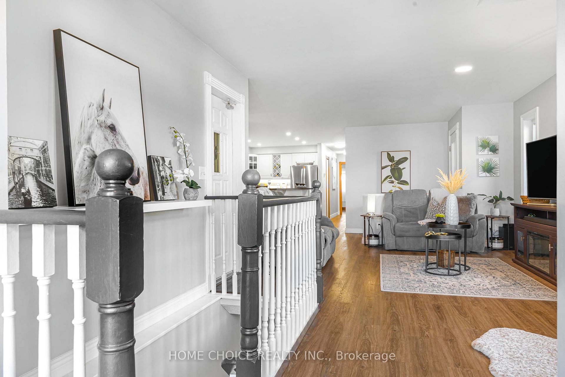 Photo 5 of 40 Meadowview Boulevard, Clarington, Bowmanville — HOMEH