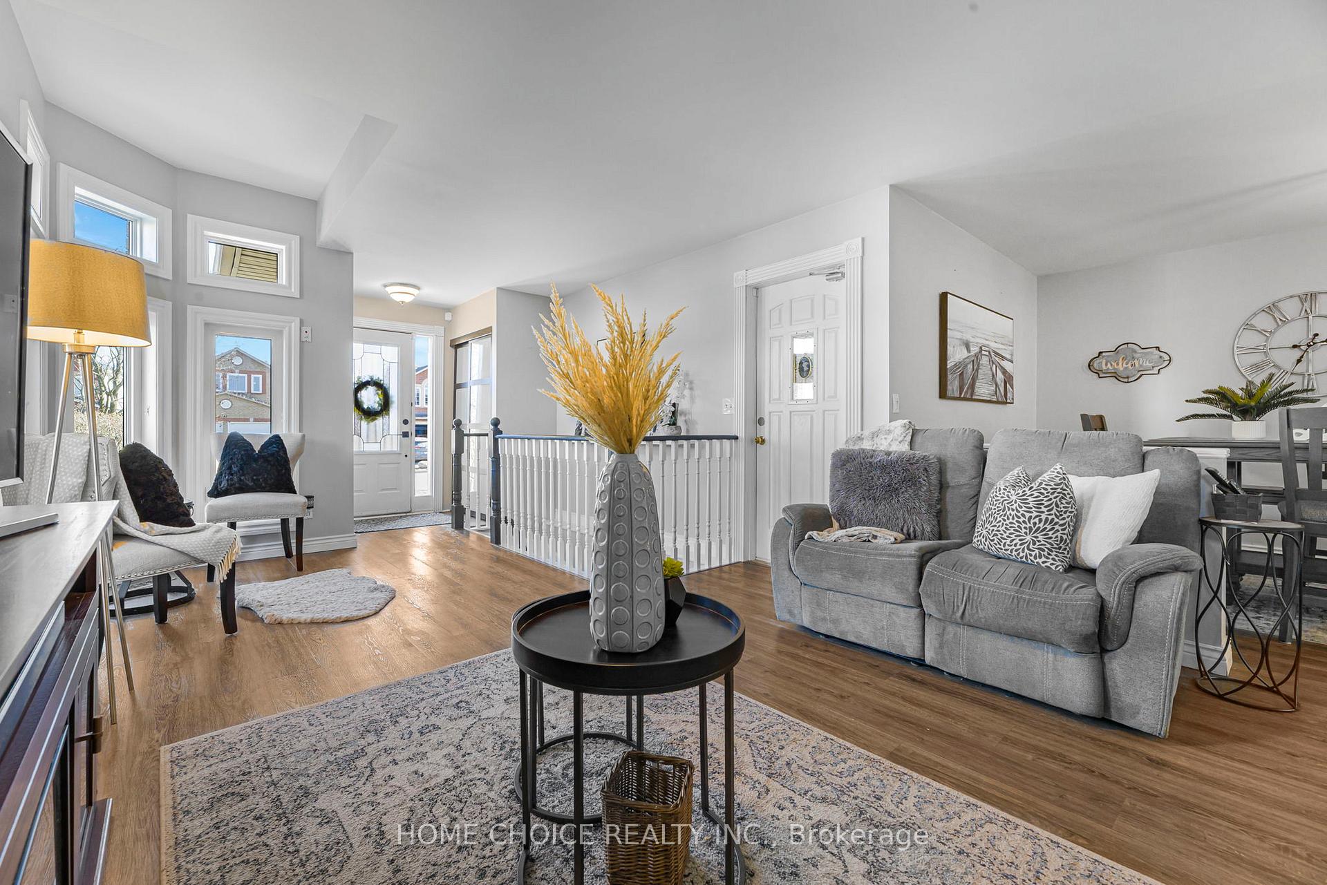 Photo 8 of 40 Meadowview Boulevard, Clarington, Bowmanville — HOMEH