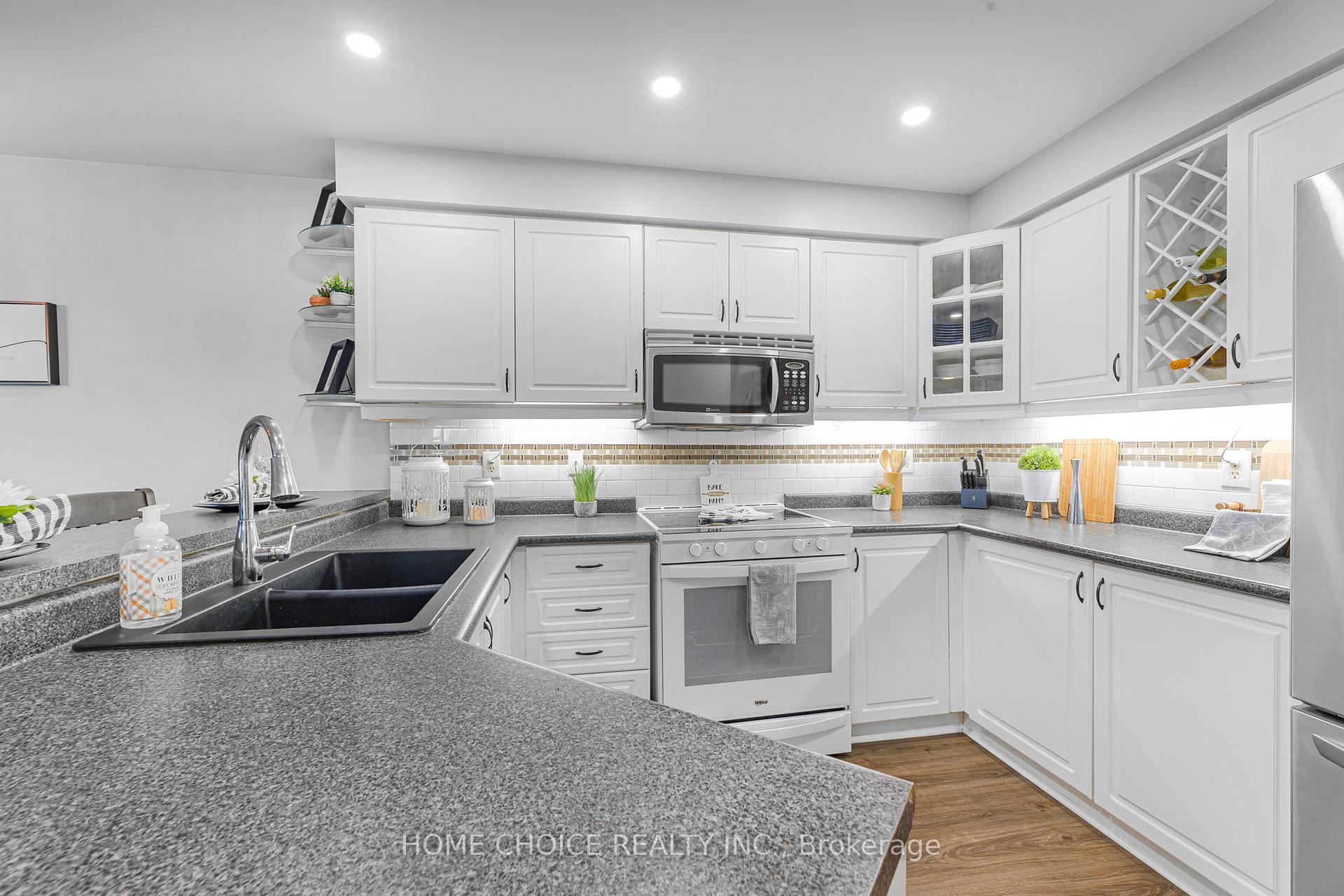 Photo 10 of 40 Meadowview Boulevard, Clarington, Bowmanville — HOMEH