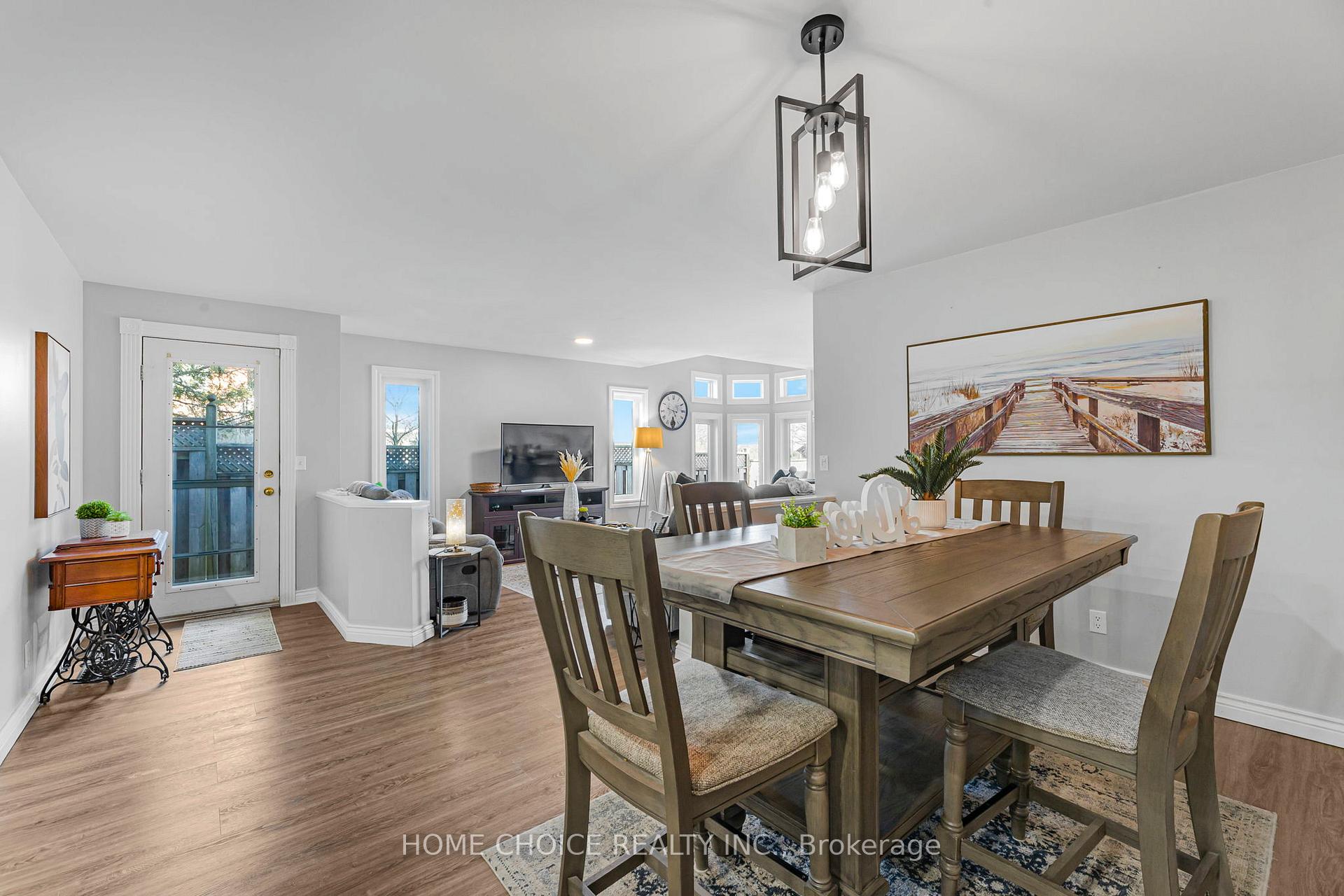 Photo 12 of 40 Meadowview Boulevard, Clarington, Bowmanville — HOMEH