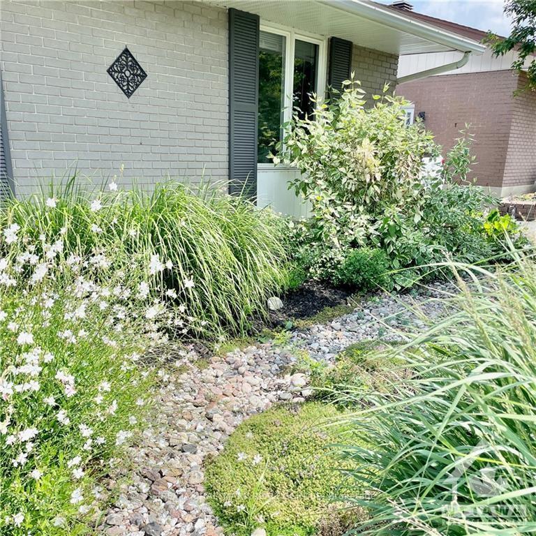 Photo 2 of 1027 Connaught Avenue, Ottawa, Queensway Terrace North — HOMEH
