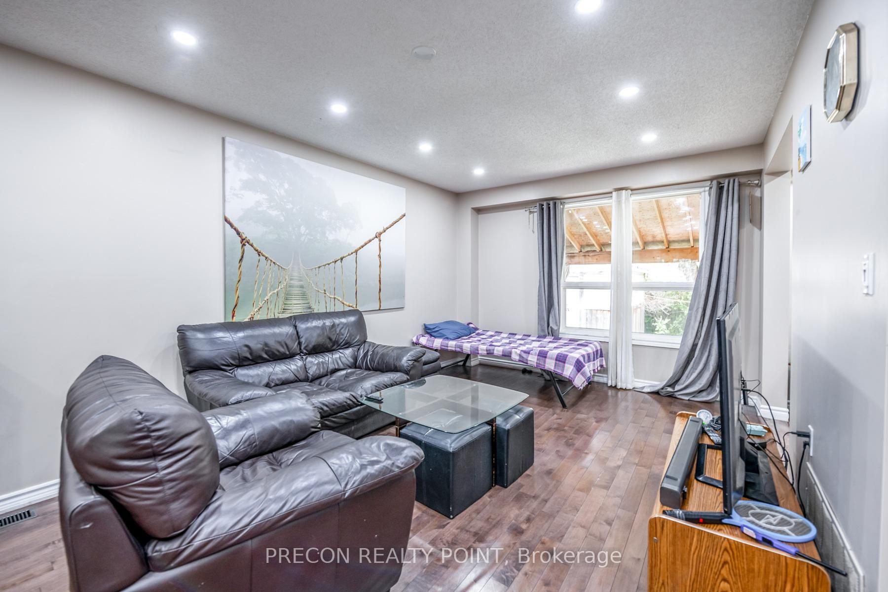 Photo 10 of 24 Midanbury Way, Hamilton, Mount Hope — HOMEH