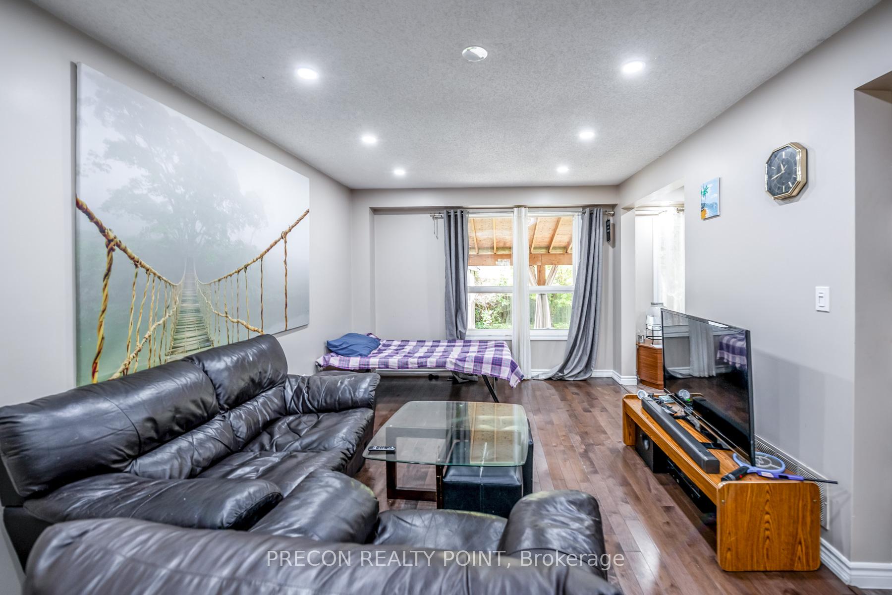 Photo 11 of 24 Midanbury Way, Hamilton, Mount Hope — HOMEH