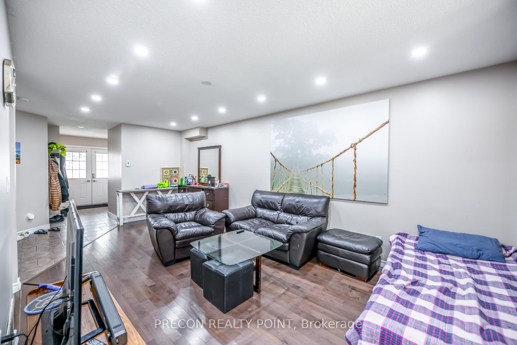 Photo 13 of 24 Midanbury Way, Hamilton, Mount Hope — HOMEH