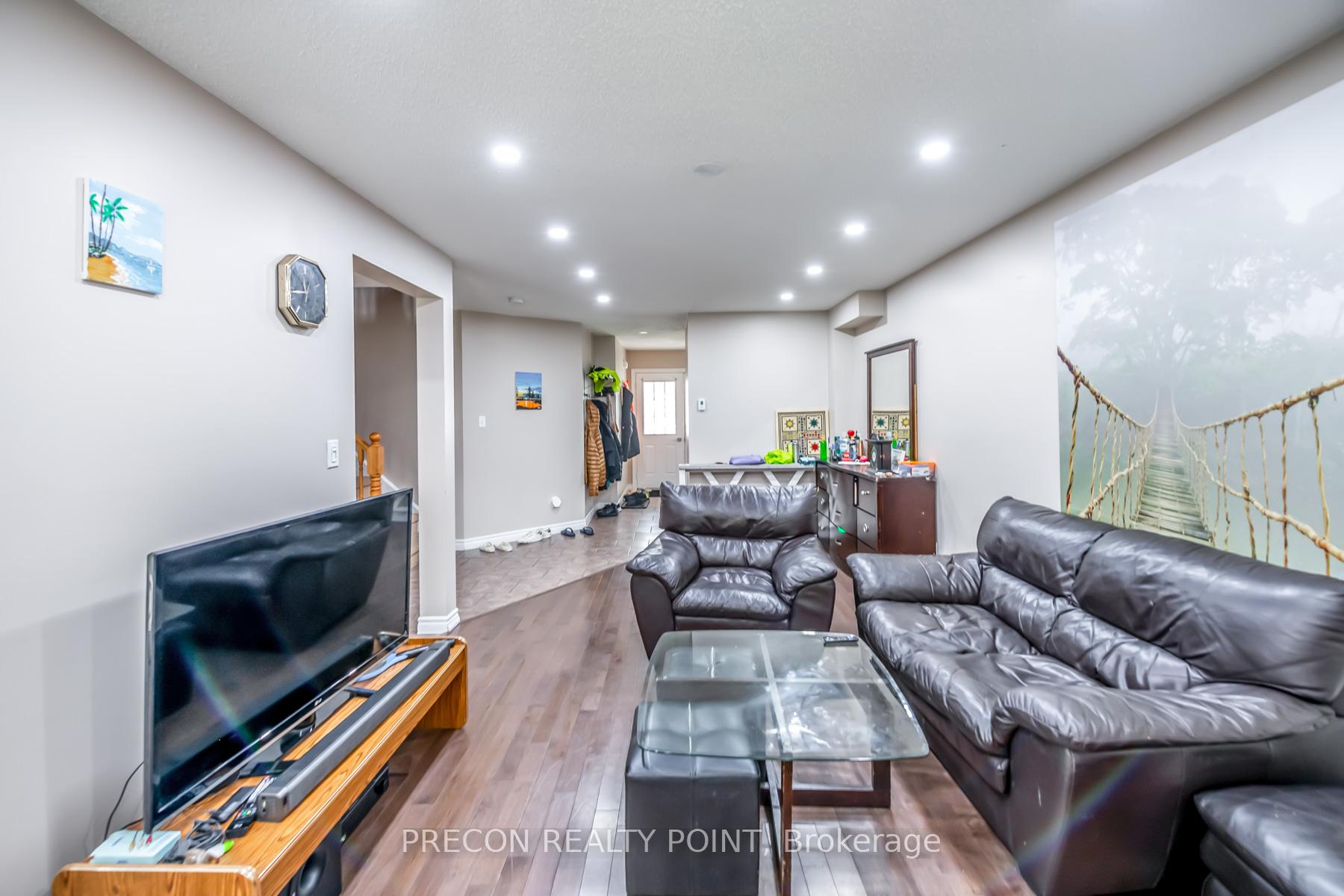 Photo 14 of 24 Midanbury Way, Hamilton, Mount Hope — HOMEH