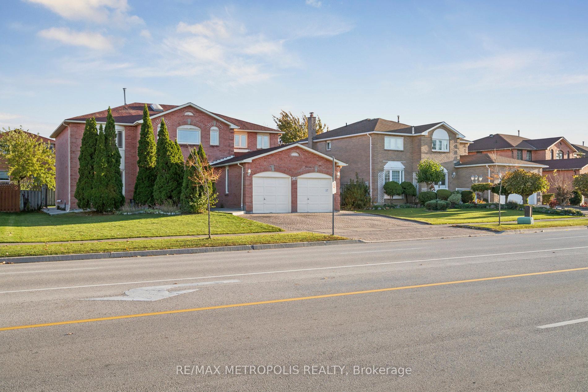 Photo 2 of 387 Ray Lawson Boulevard, Brampton, Fletcher's Creek South — HOMEH