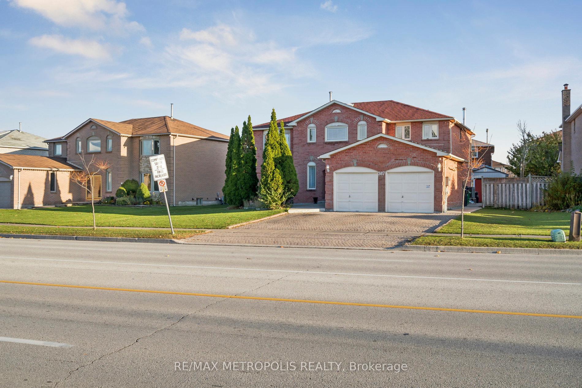 Photo 3 of 387 Ray Lawson Boulevard, Brampton, Fletcher's Creek South — HOMEH